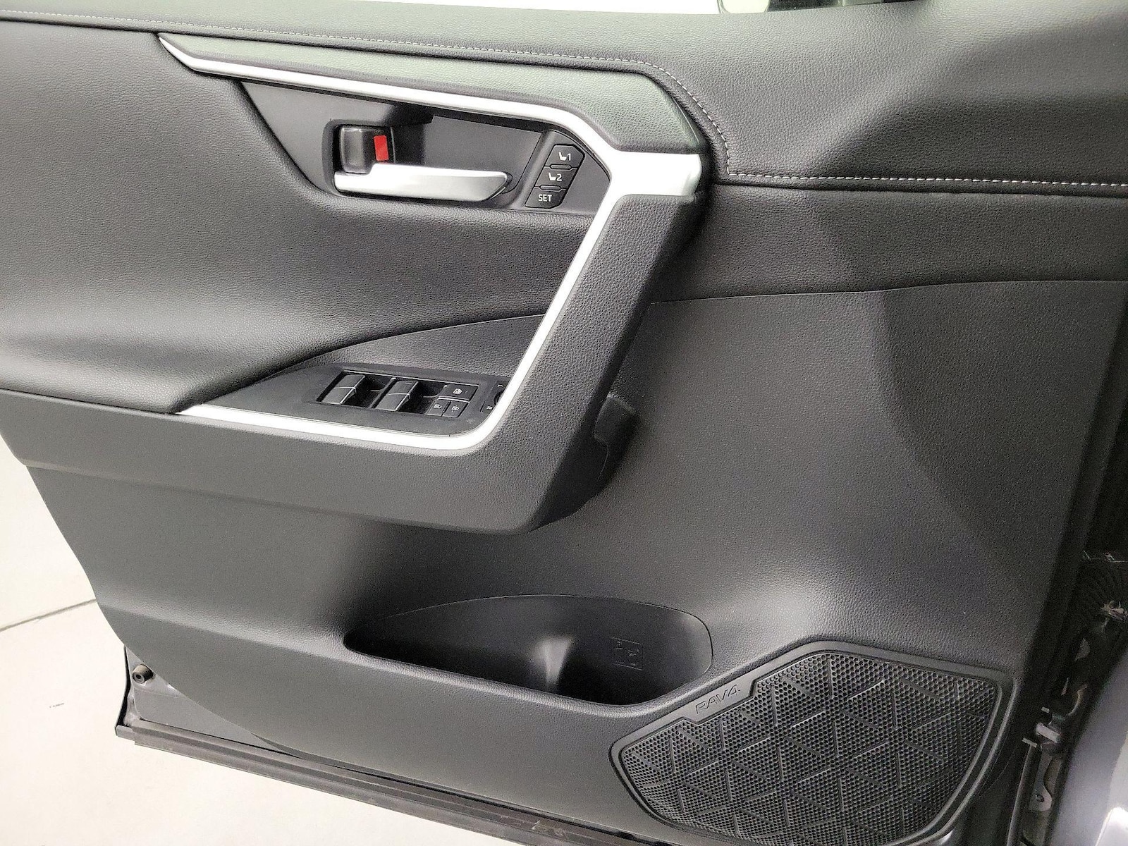 2022 Toyota RAV4 Limited - Photo 11