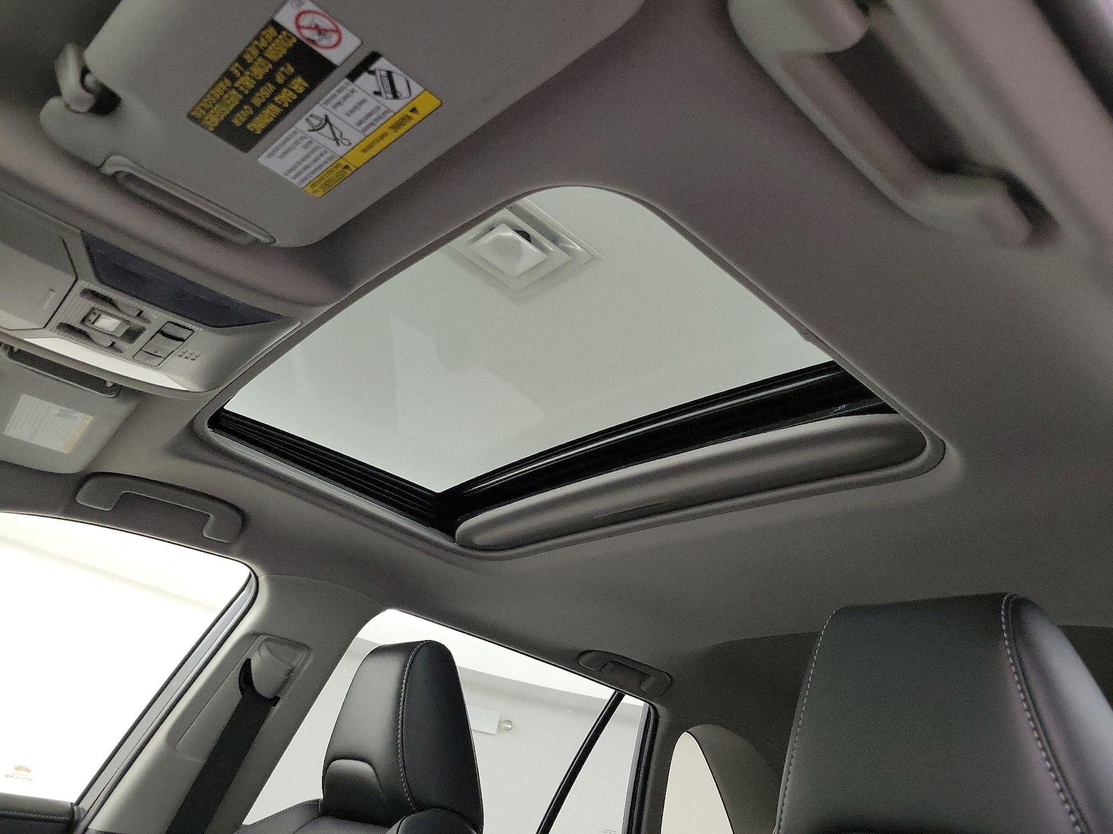 2022 Toyota RAV4 Limited - Photo 18