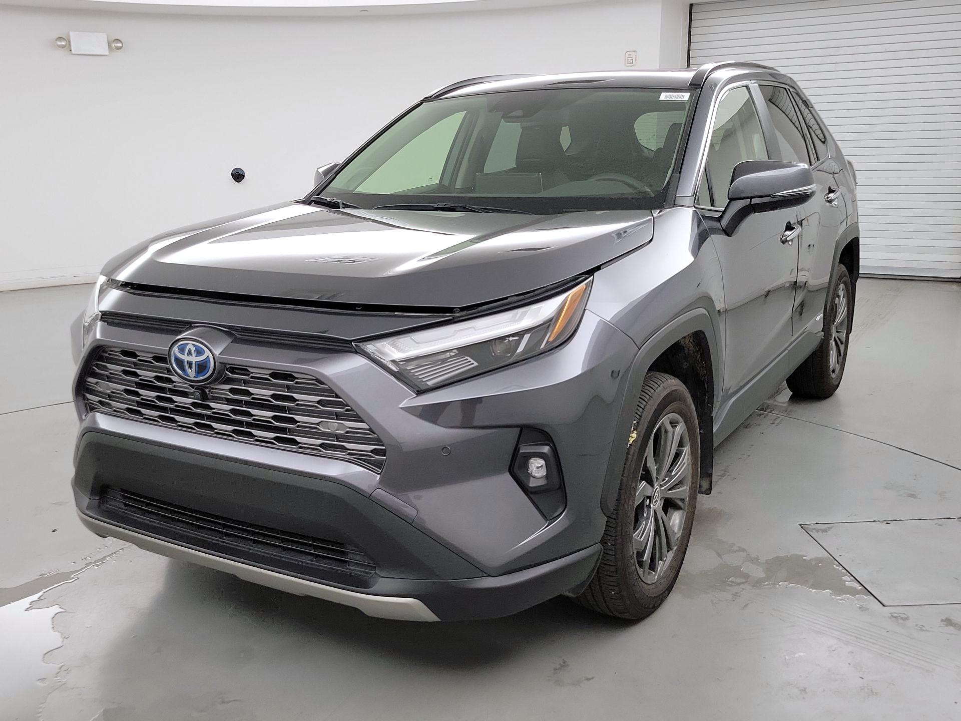 Thumbnail: 2022 Toyota RAV4 - 3