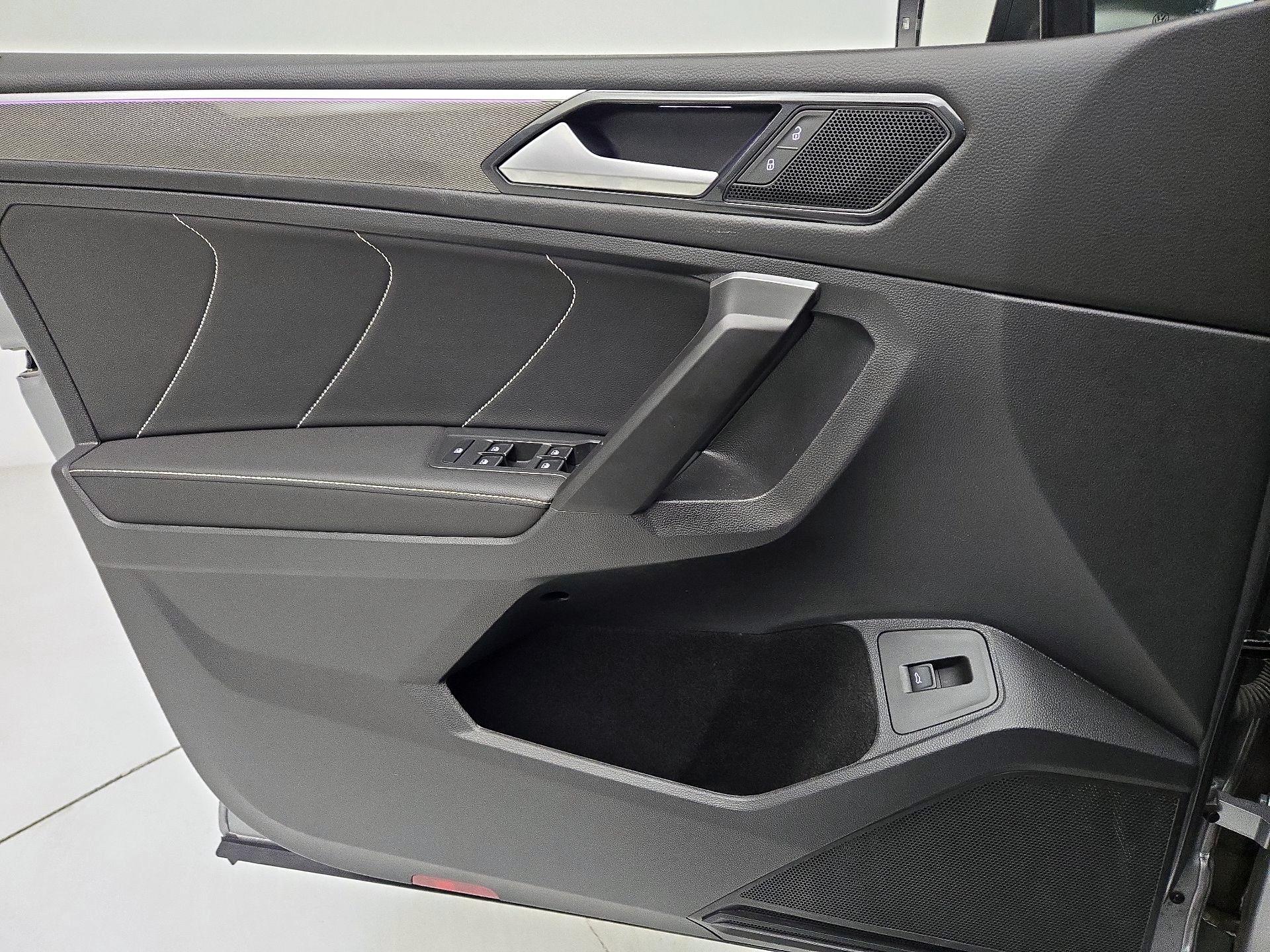 Thumbnail: 2024 Volkswagen Tiguan - 12