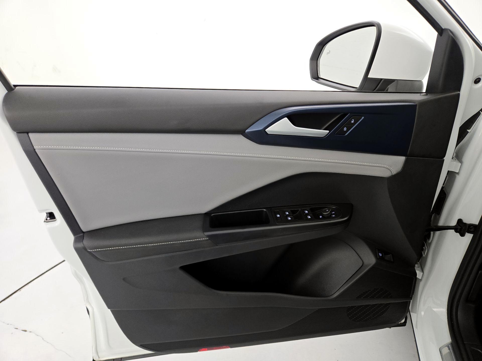 Thumbnail: 2024 Volkswagen Taos - 12