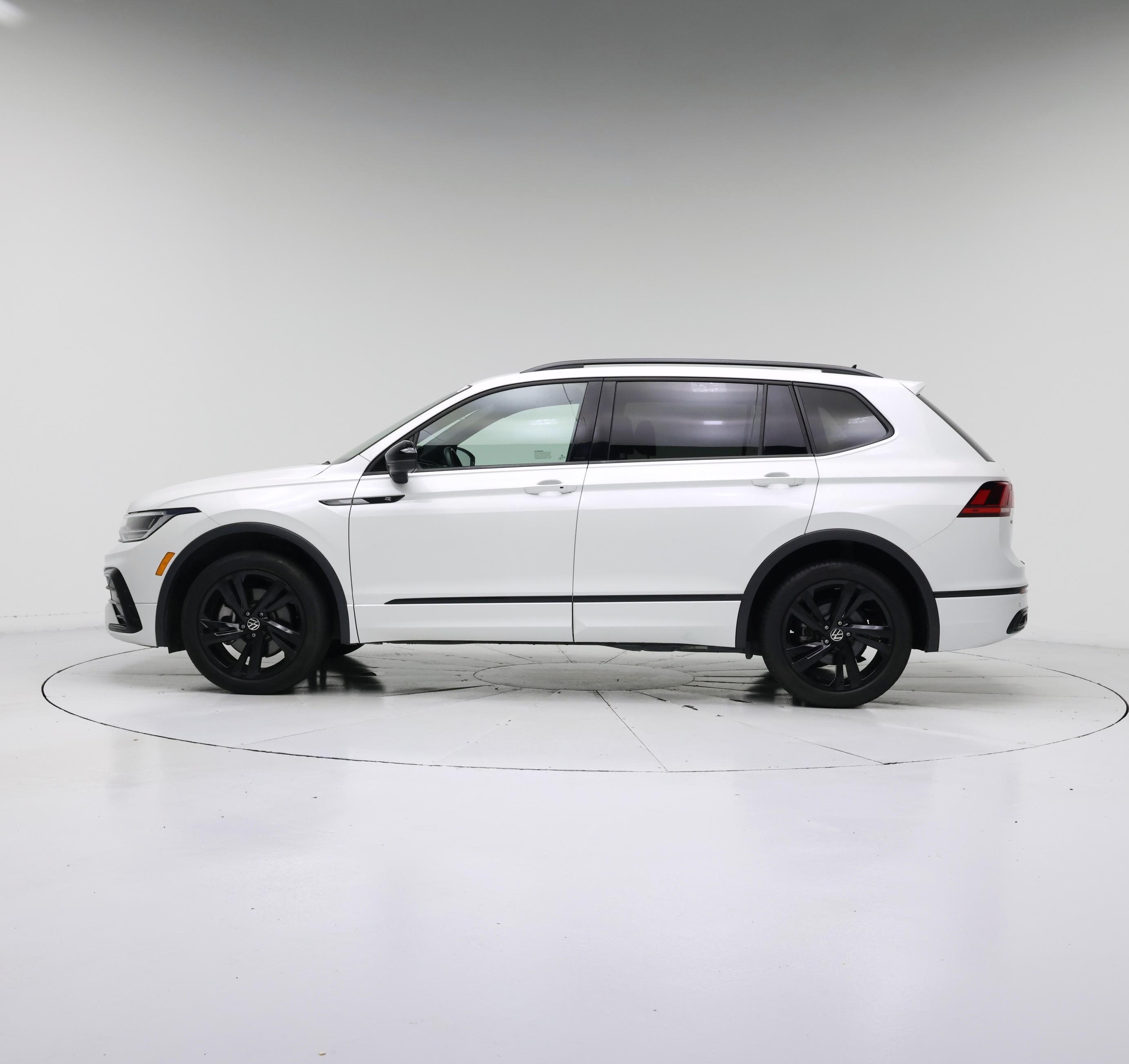 Thumbnail: 2024 Volkswagen Tiguan - 3
