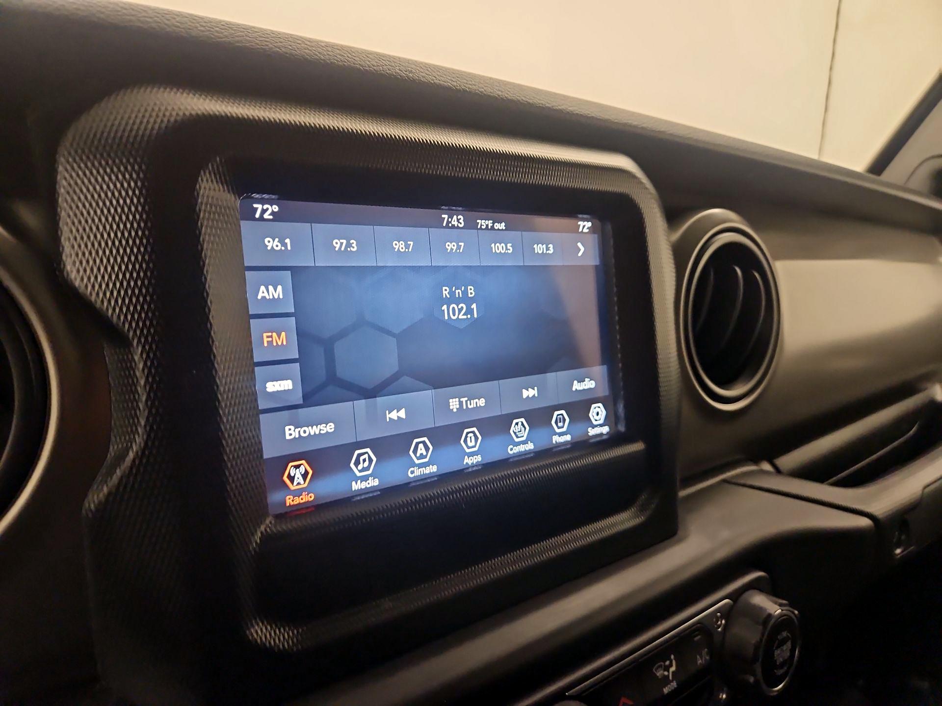 Thumbnail: 2021 Jeep Gladiator - 15