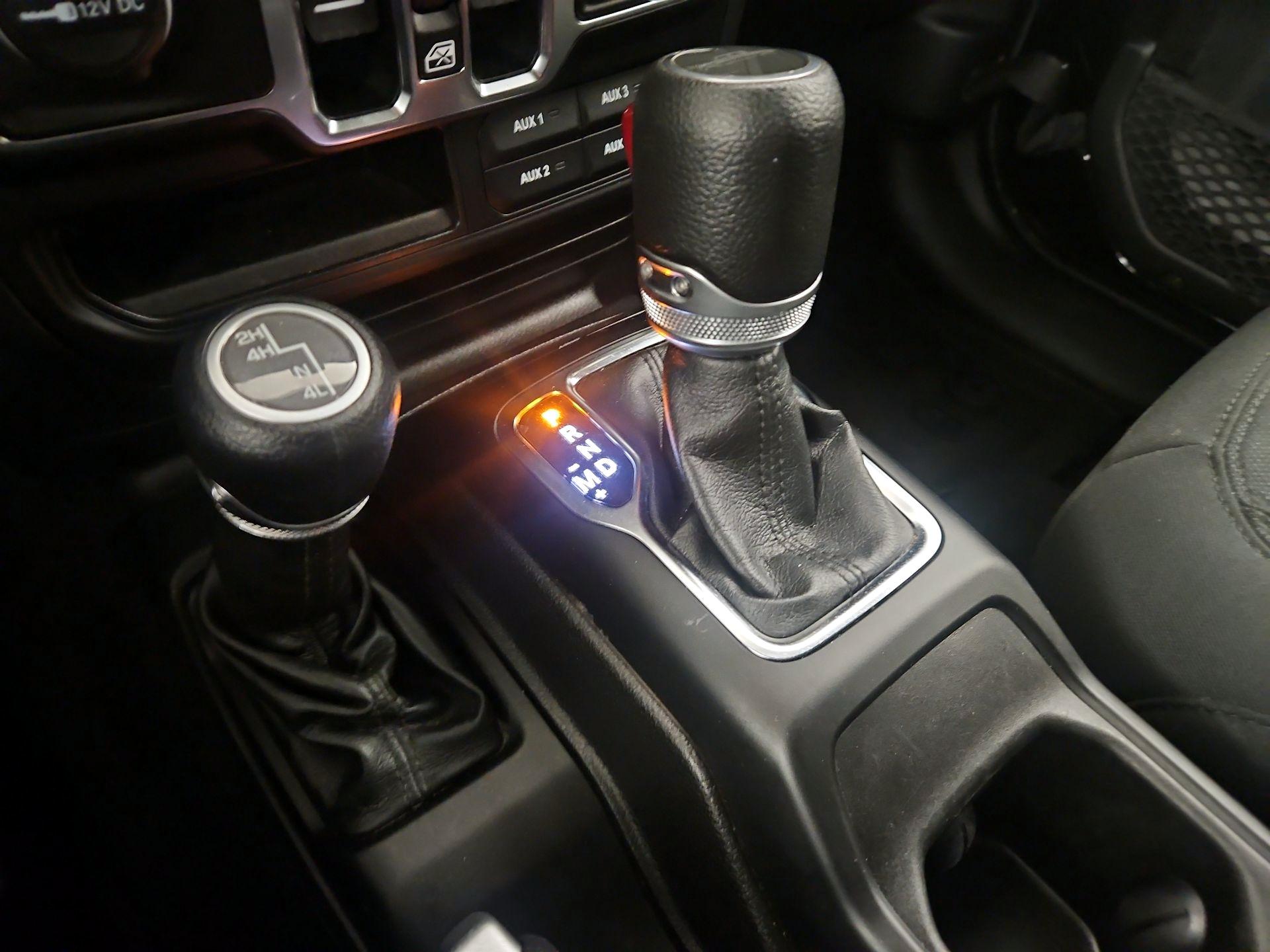 Thumbnail: 2021 Jeep Gladiator - 17