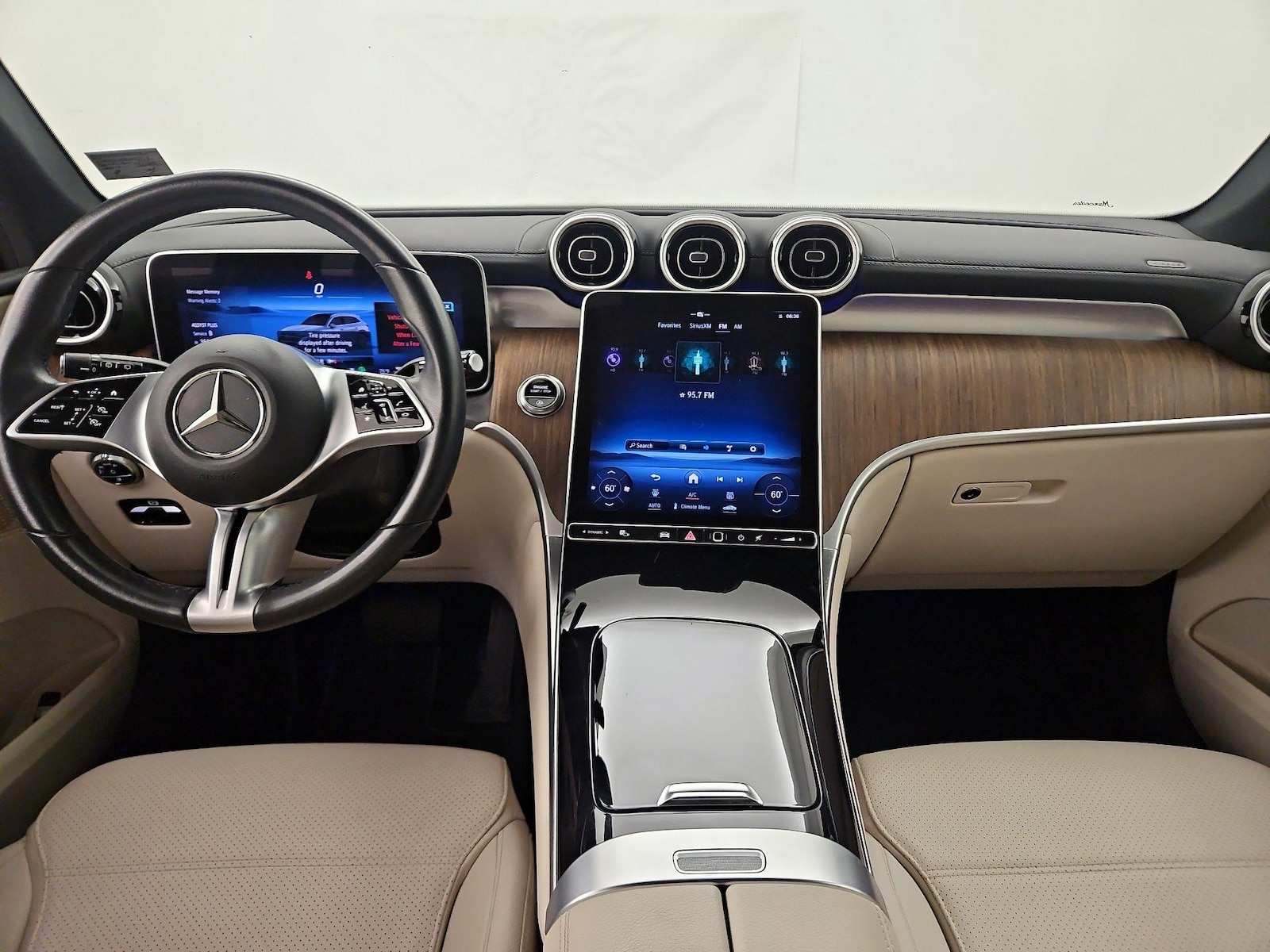 2024 Mercedes-Benz GLC GLC300 - Photo 10
