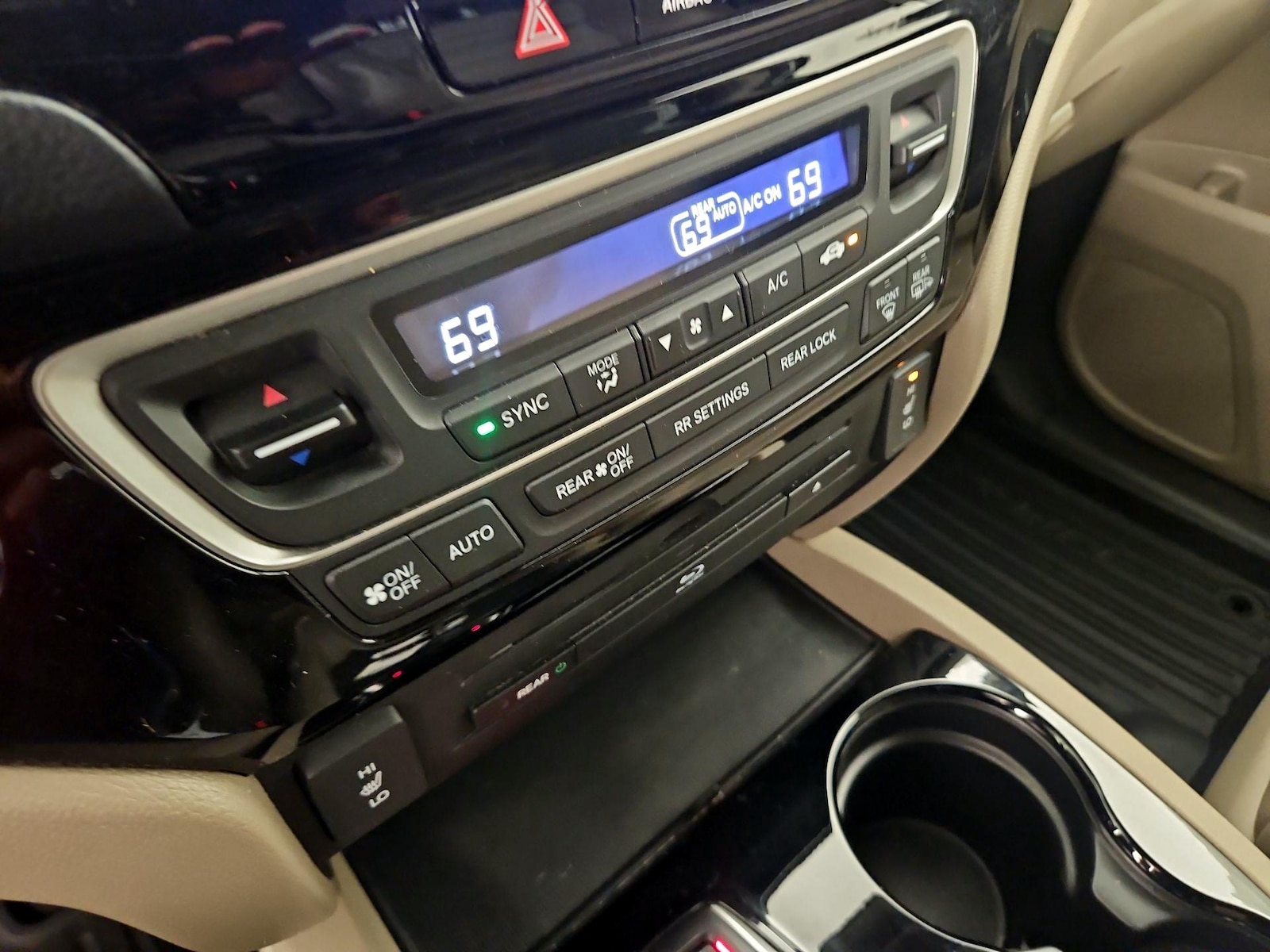 2018 Honda Pilot Touring - Photo 17