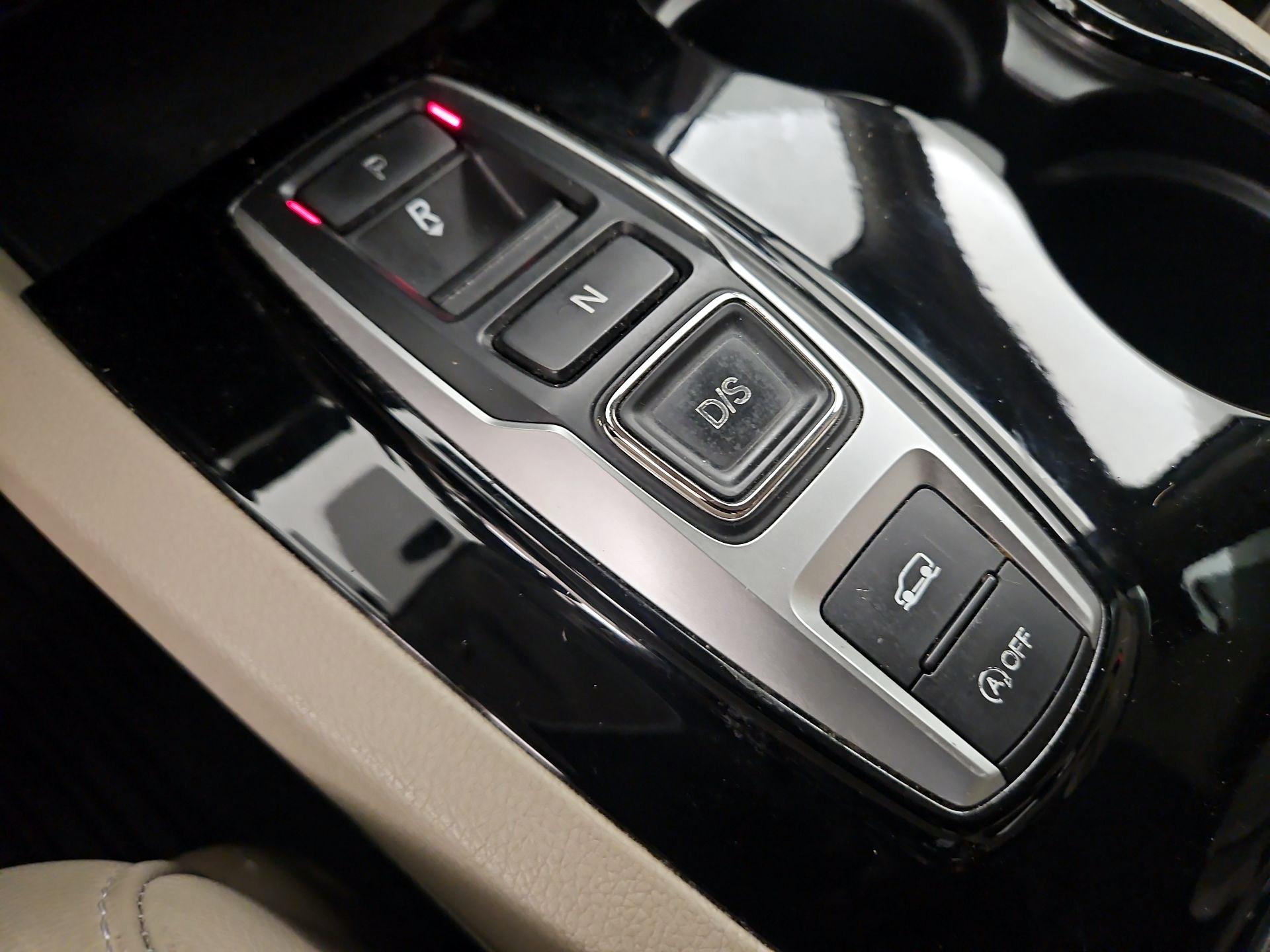 Thumbnail: 2018 Honda Pilot - 17