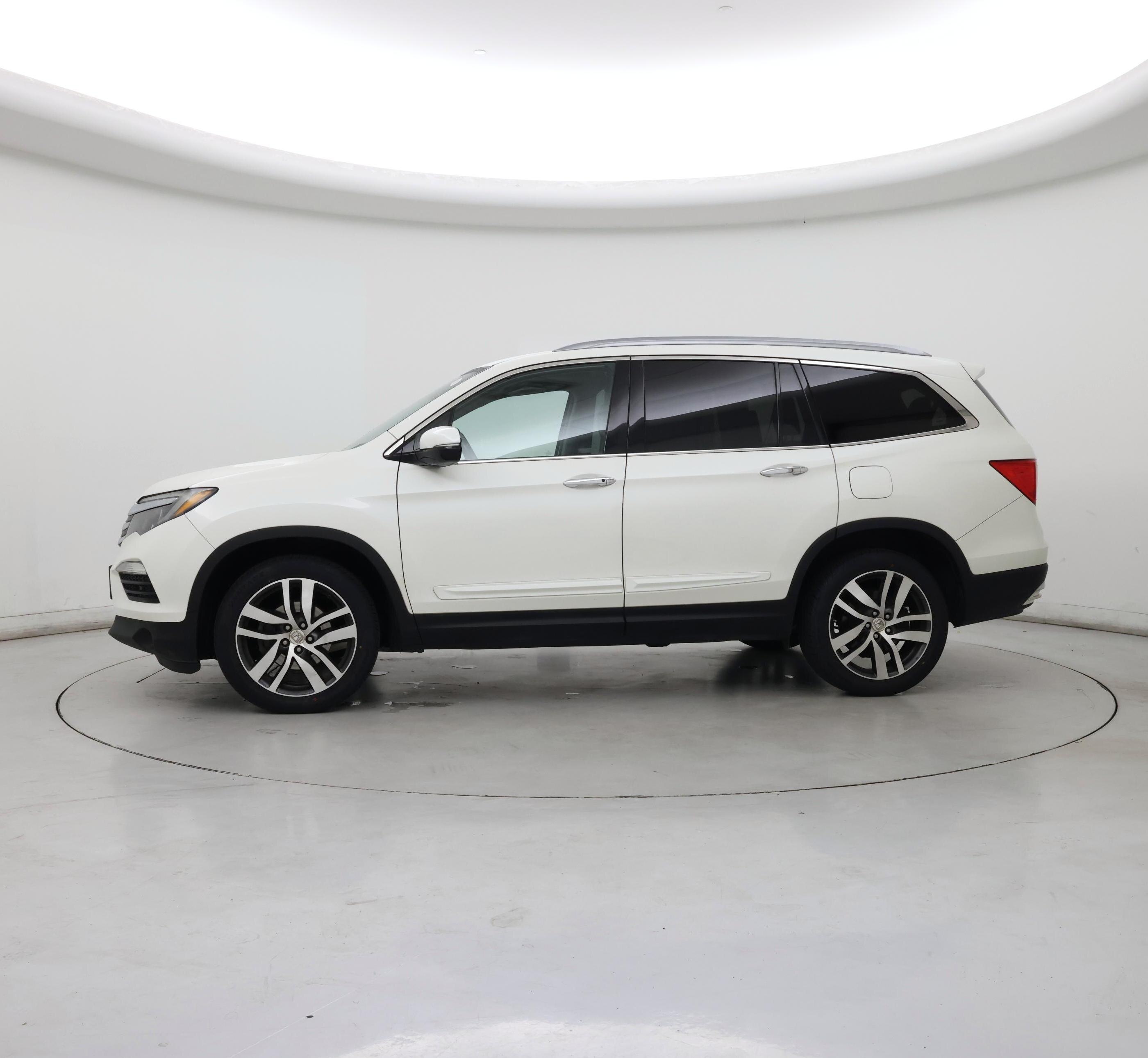 Thumbnail: 2018 Honda Pilot - 3