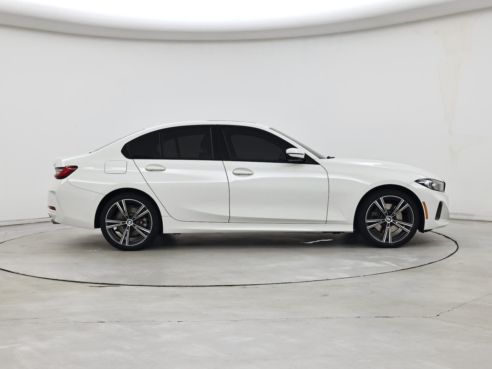 2023 BMW 3 Series 330i - Photo 8