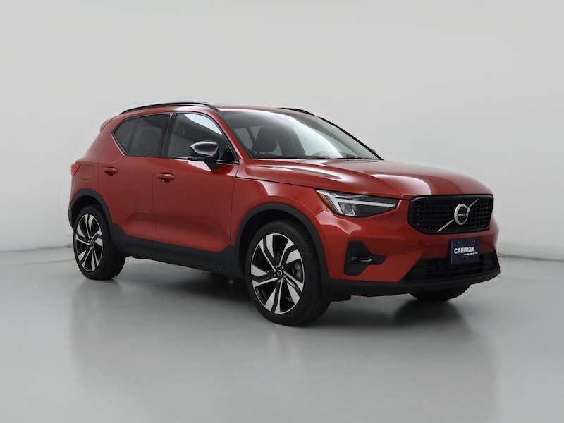2023 Volvo XC40 B5 Plus Dark Theme