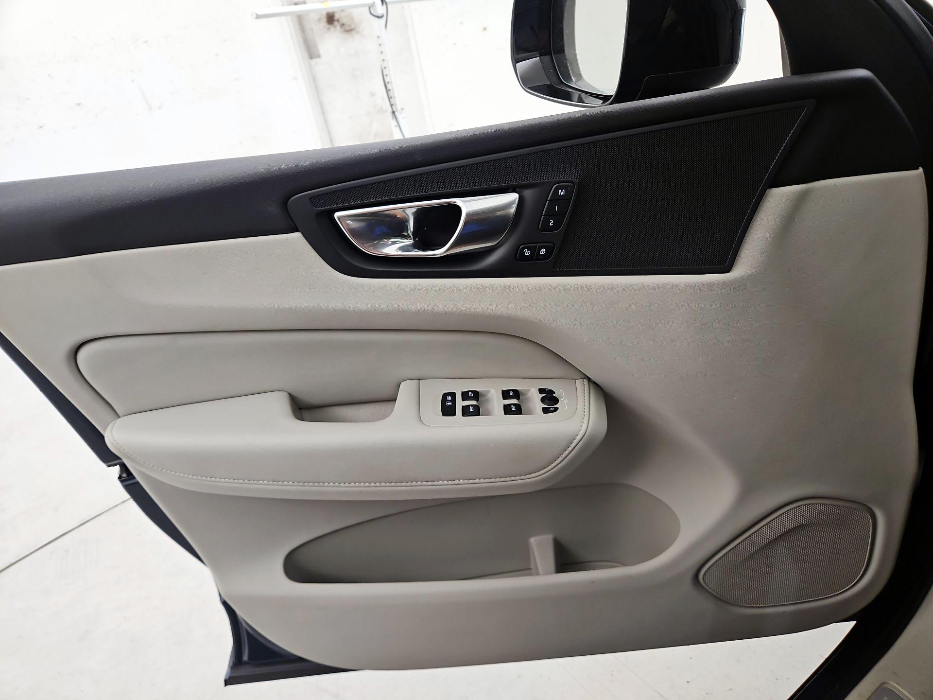 Thumbnail: 2023 Volvo XC60 - 12