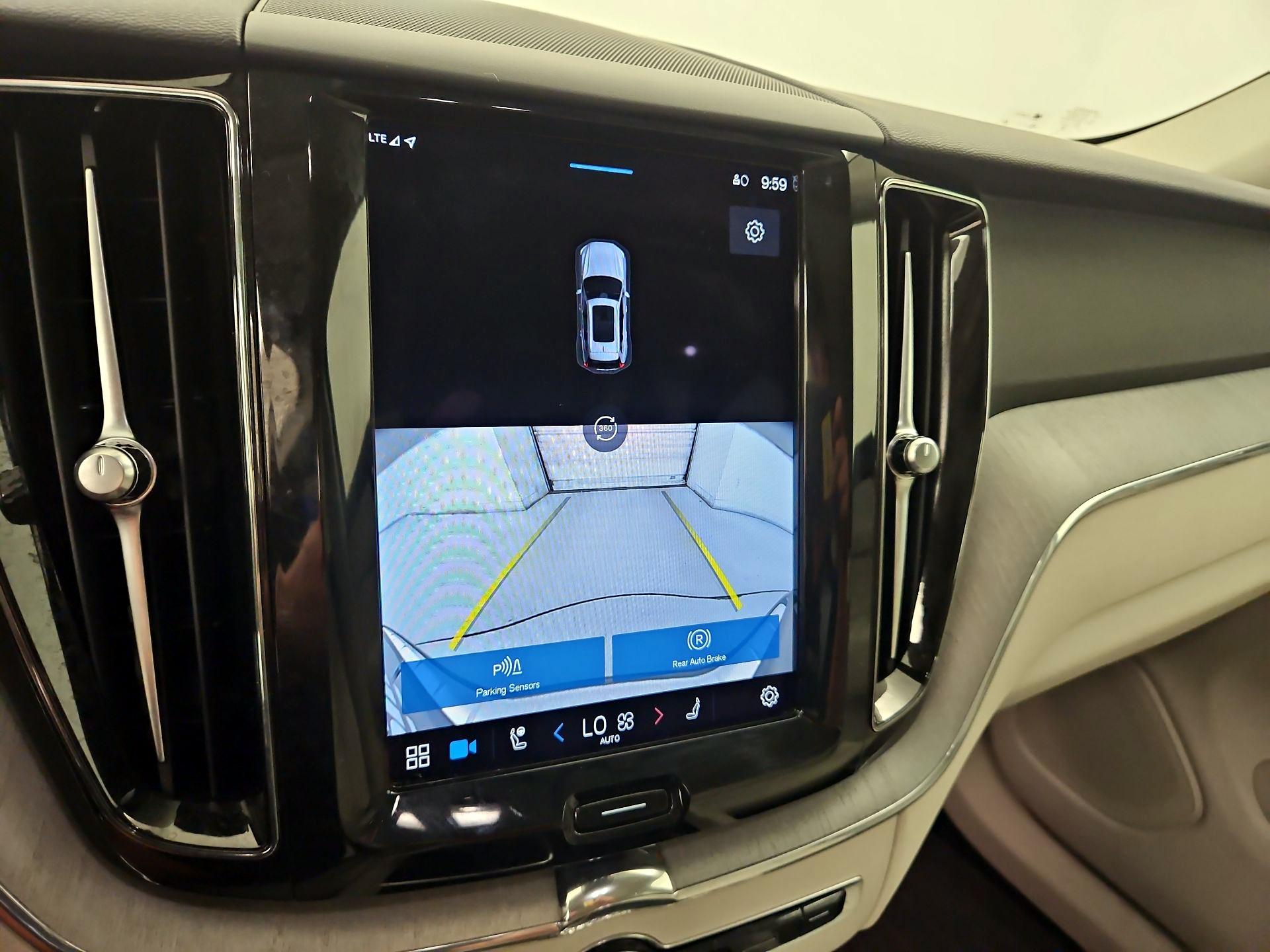 Thumbnail: 2023 Volvo XC60 - 15