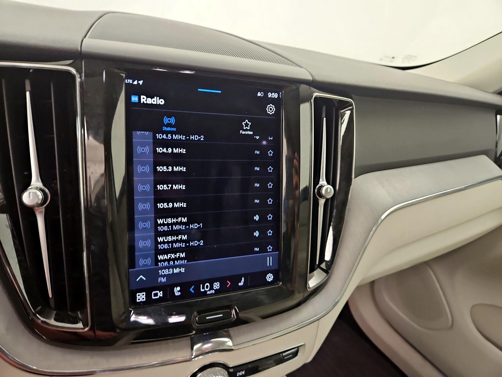 Thumbnail: 2023 Volvo XC60 - 16