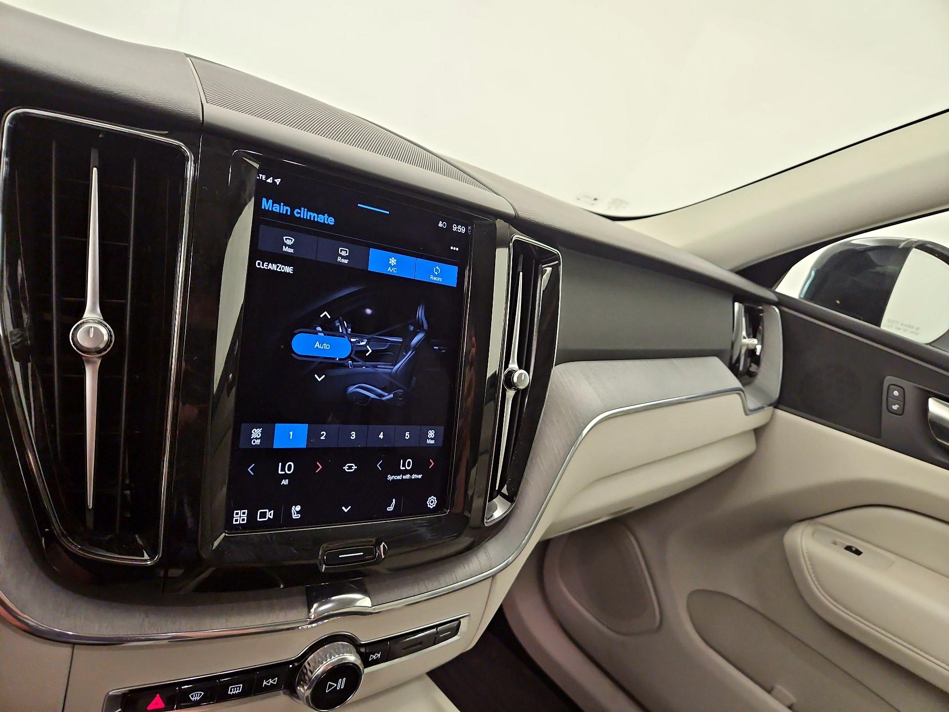 Thumbnail: 2023 Volvo XC60 - 17