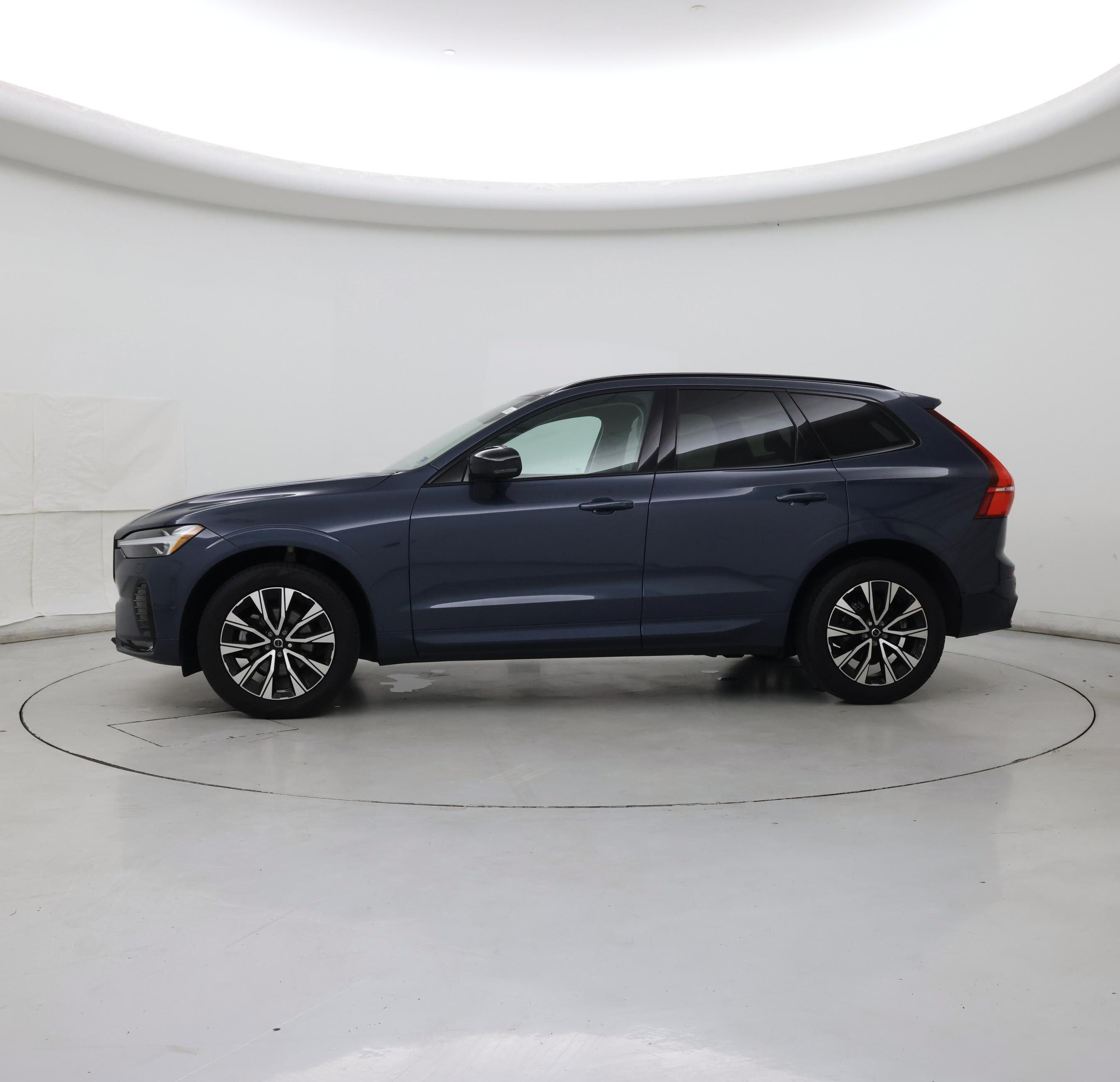 Thumbnail: 2023 Volvo XC60 - 3