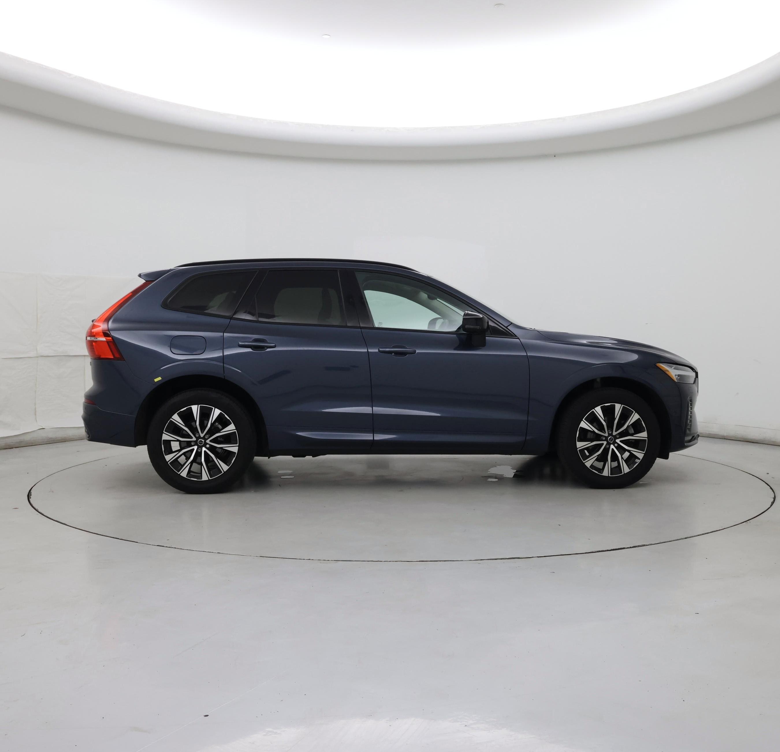 Thumbnail: 2023 Volvo XC60 - 7