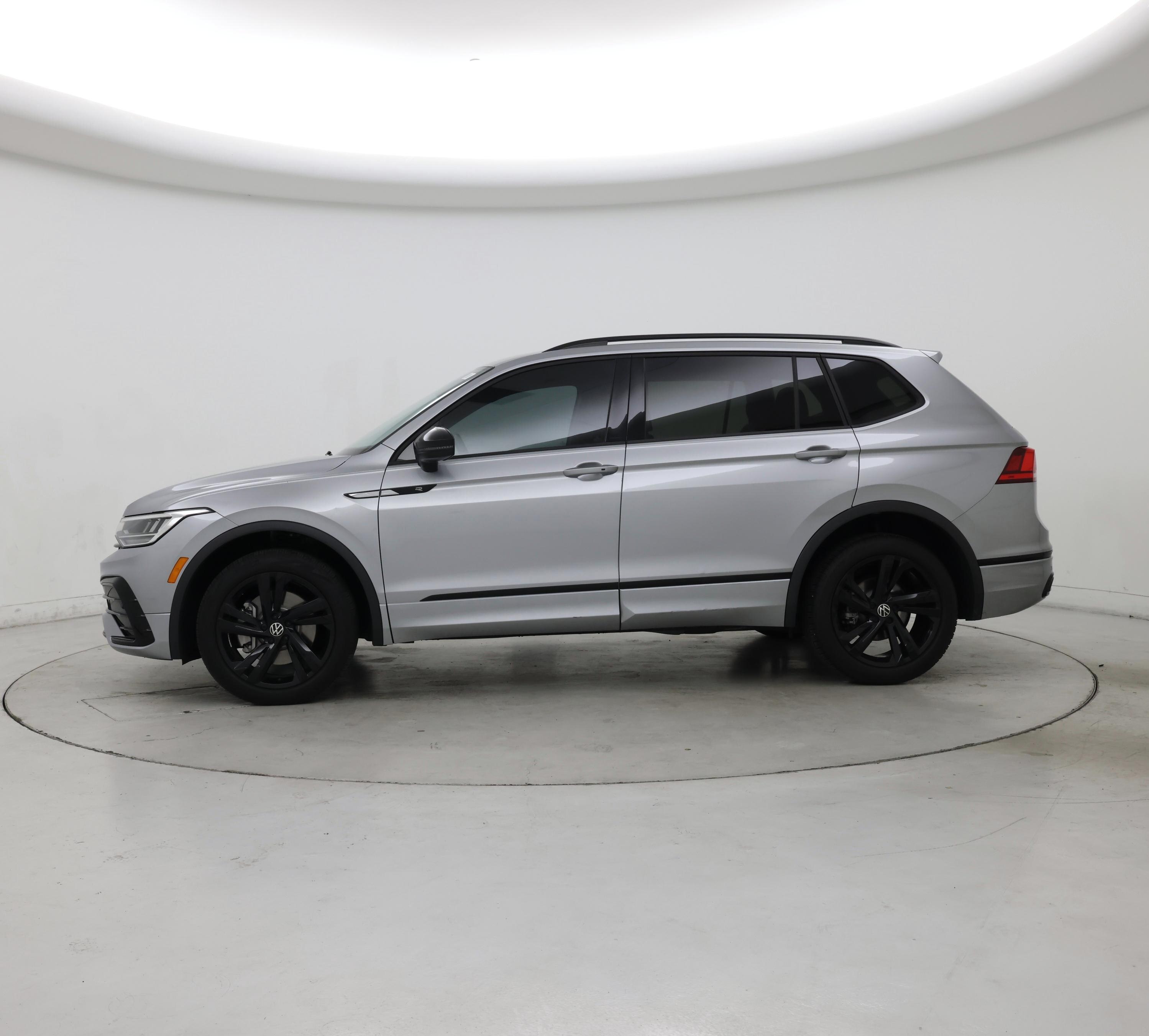 Thumbnail: 2023 Volkswagen Tiguan - 3