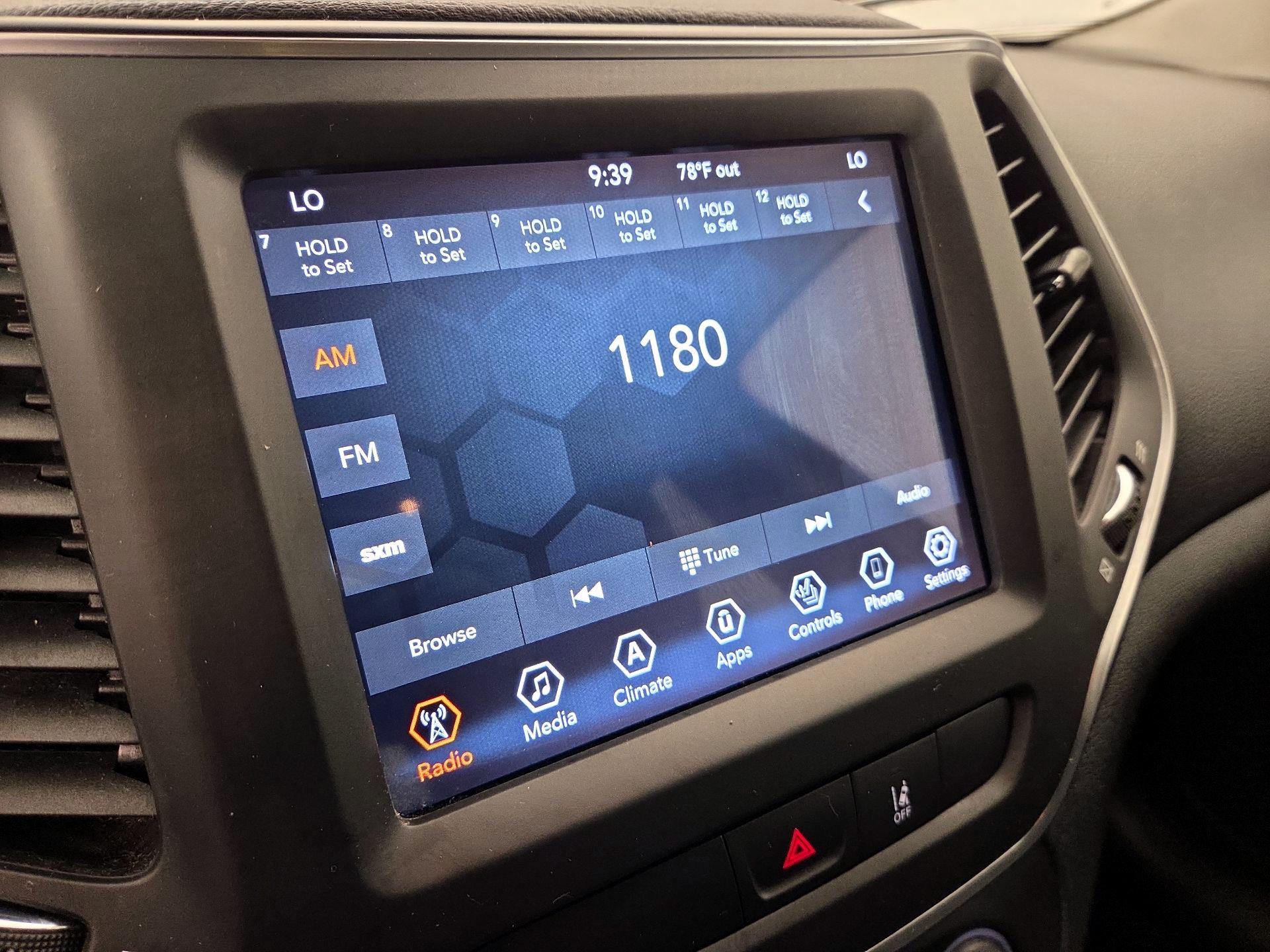 Thumbnail: 2022 Jeep Cherokee - 15