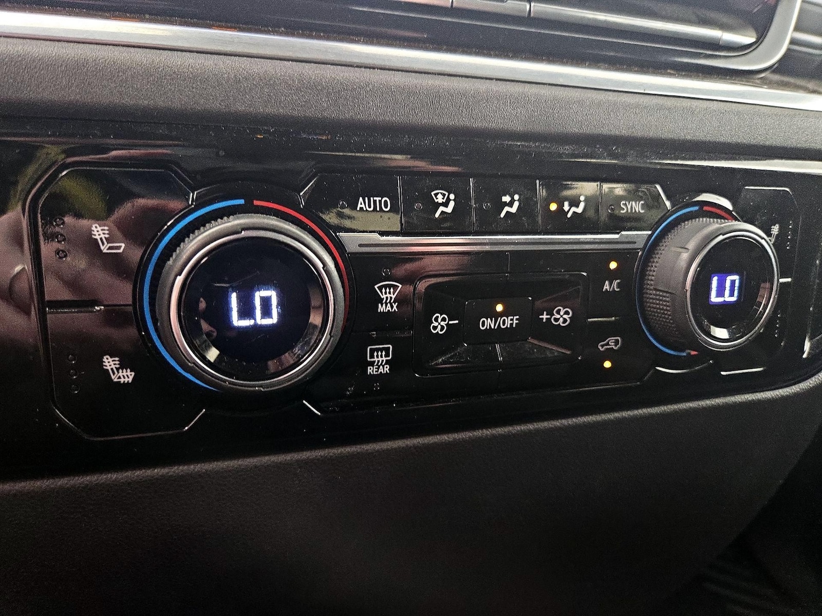 2022 Chevrolet Silverado 1500 LT - Photo 17