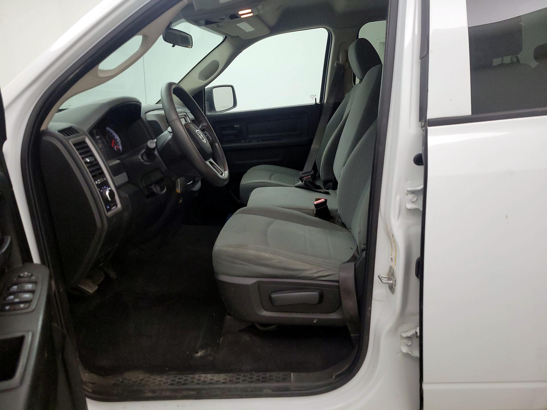Thumbnail: 2020 RAM 1500 Classic - 11