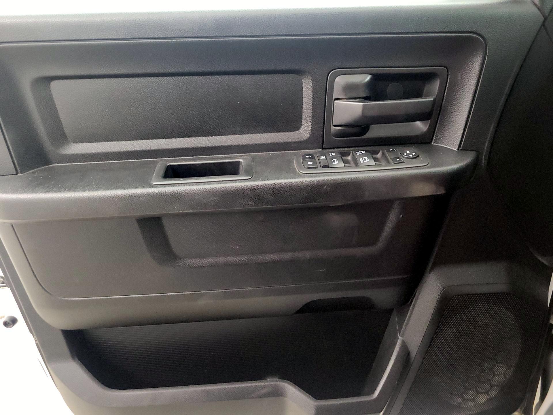 Thumbnail: 2020 RAM 1500 Classic - 12