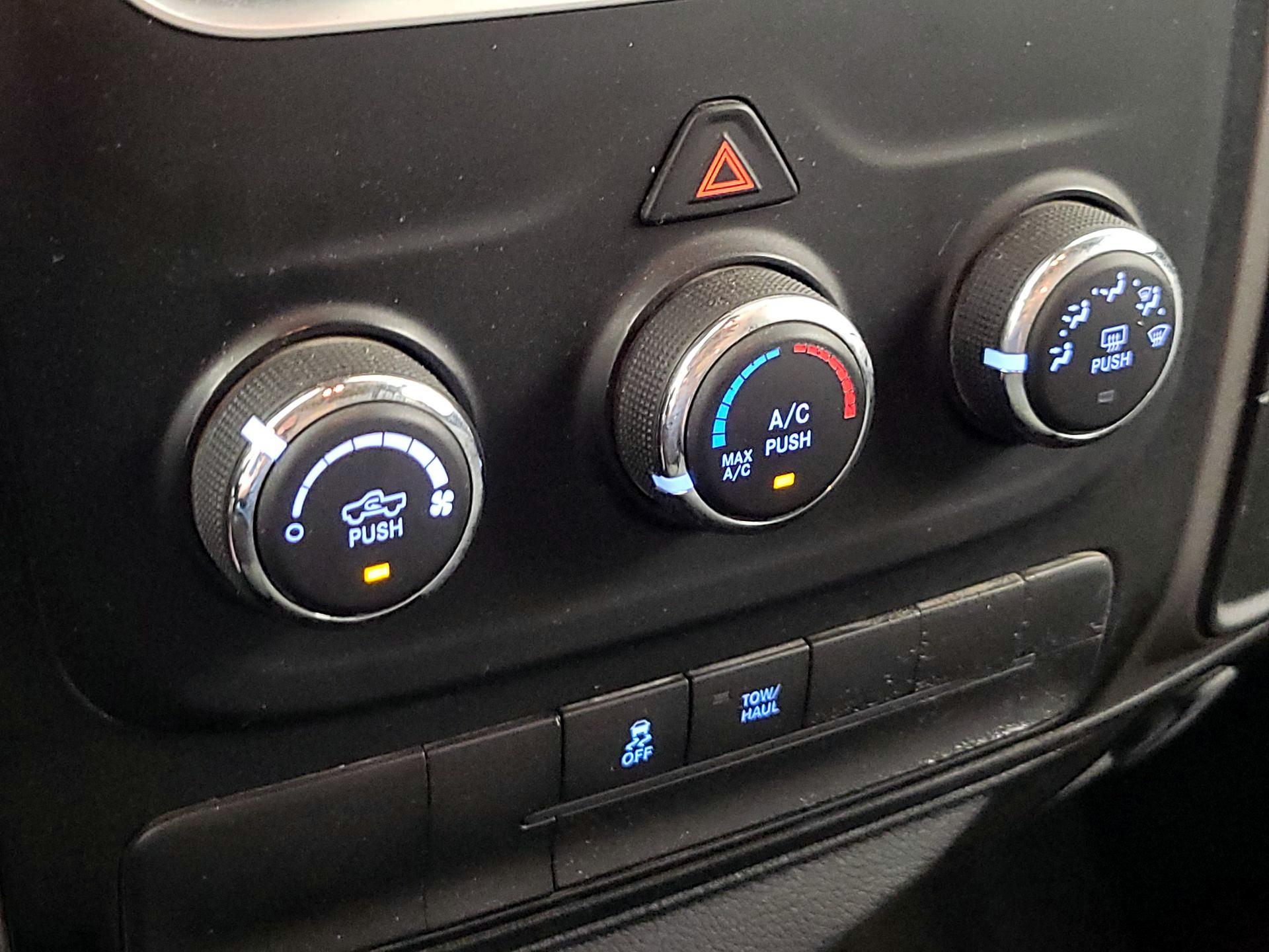 Thumbnail: 2020 RAM 1500 Classic - 16