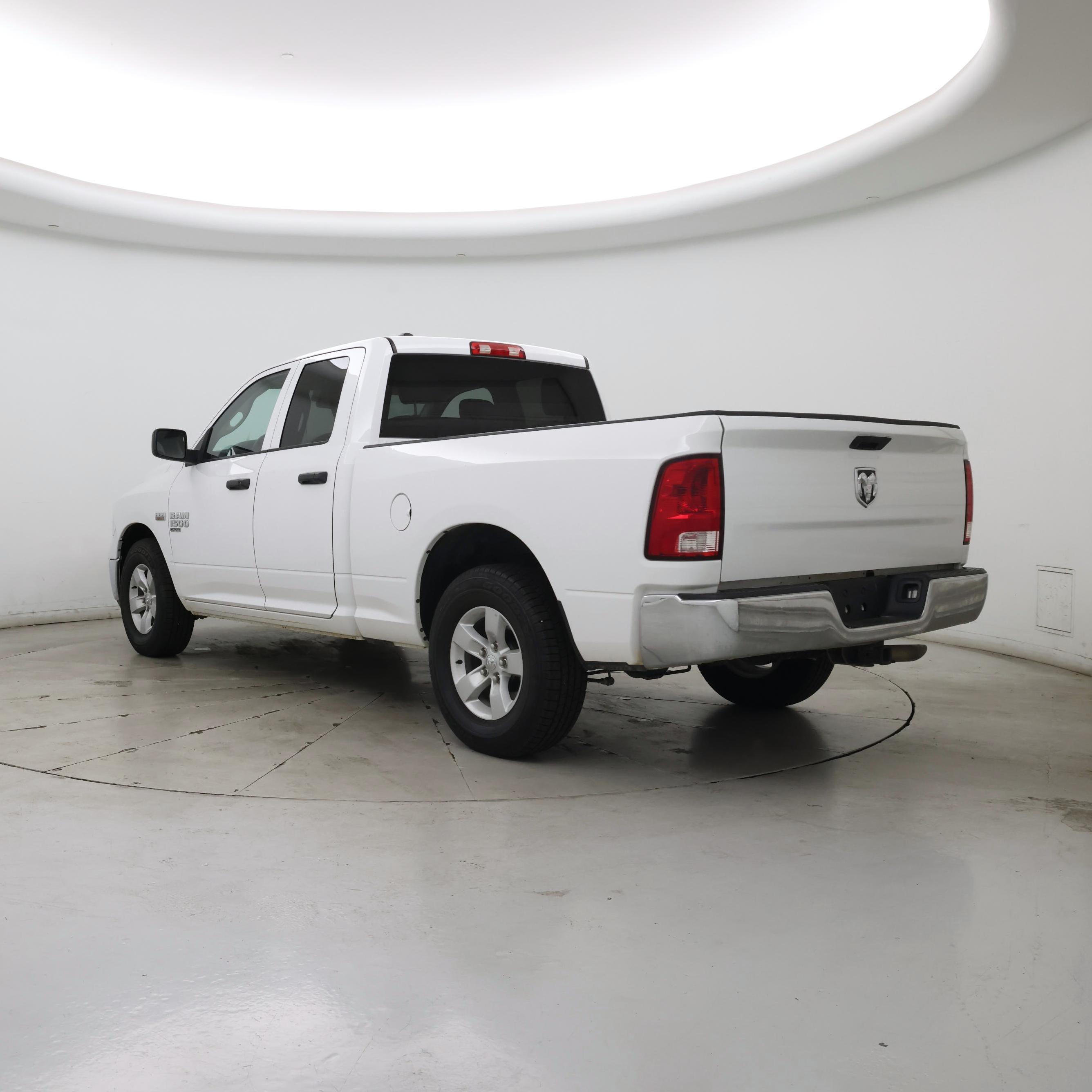 Thumbnail: 2020 RAM 1500 Classic - 2
