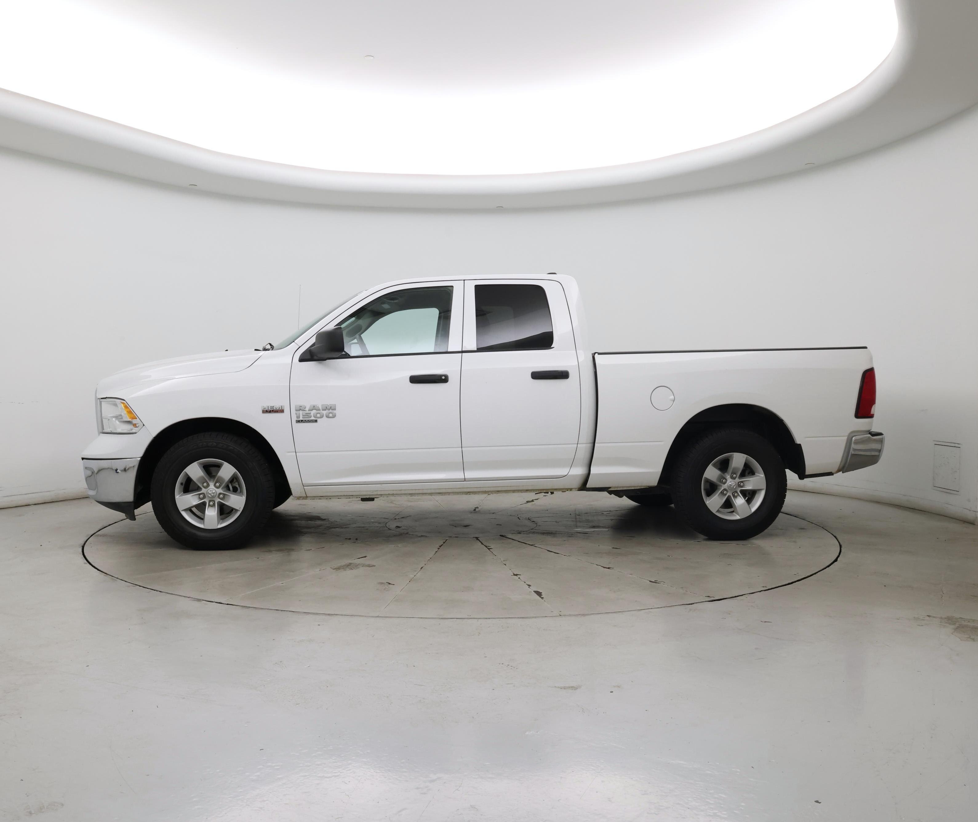Thumbnail: 2020 RAM 1500 Classic - 3