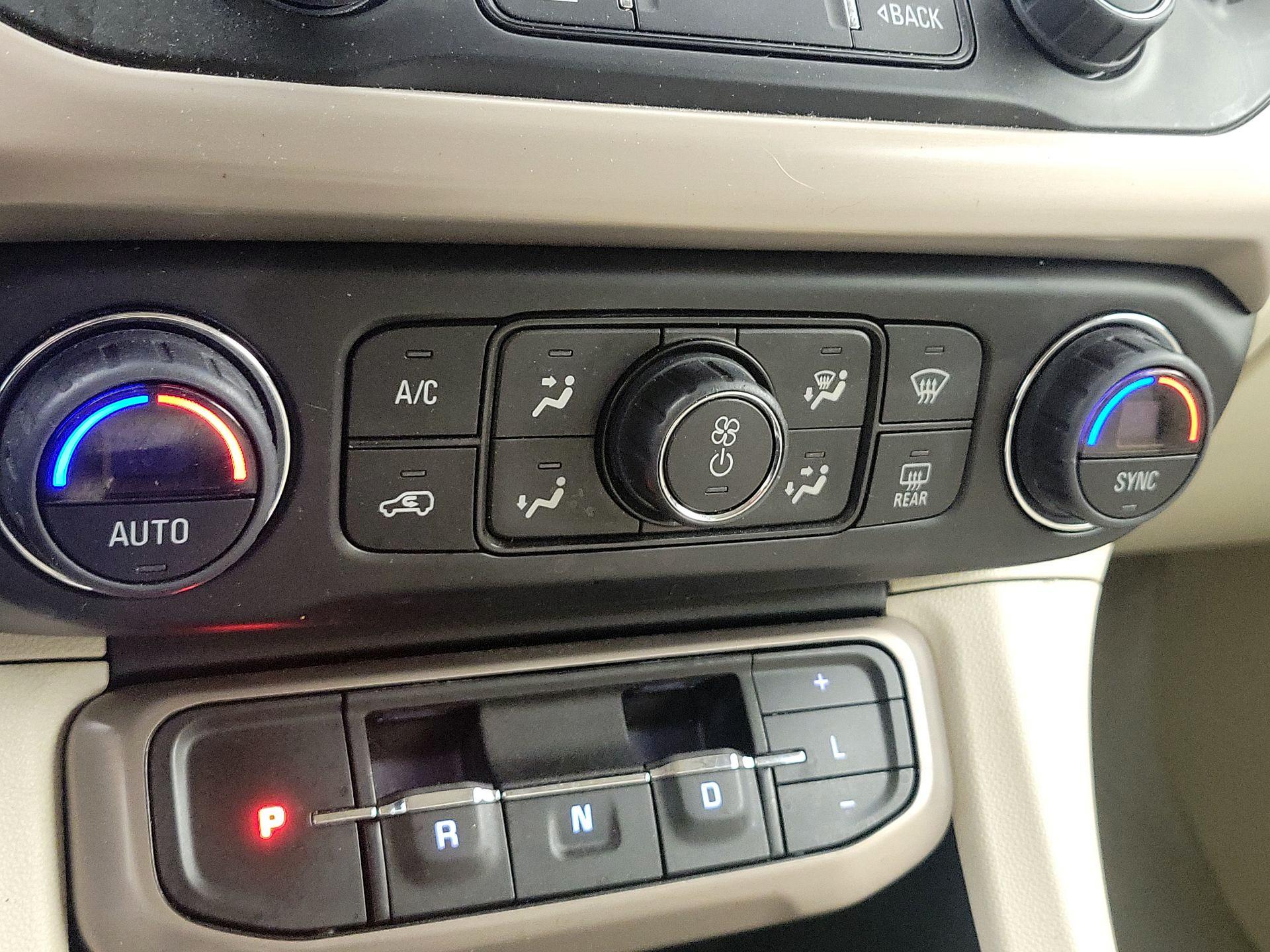 Thumbnail: 2023 GMC Acadia - 17