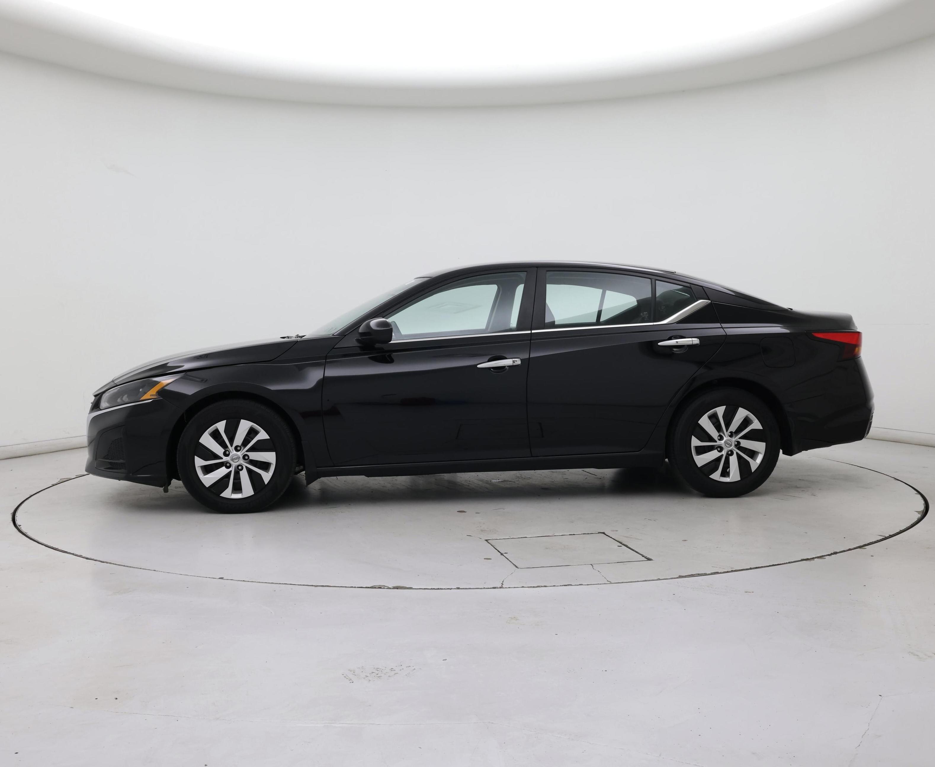 Thumbnail: 2023 Nissan Altima - 3