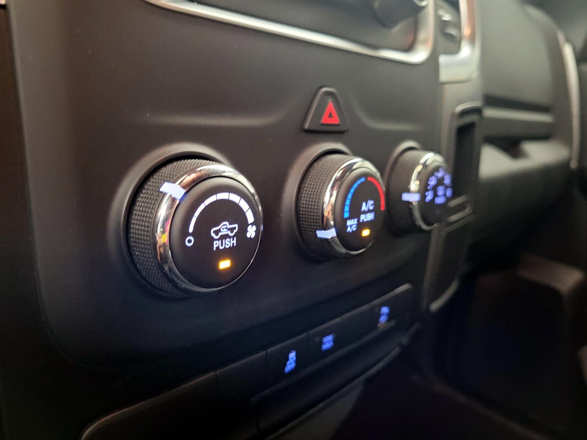 Thumbnail: 2022 RAM 1500 Classic - 16