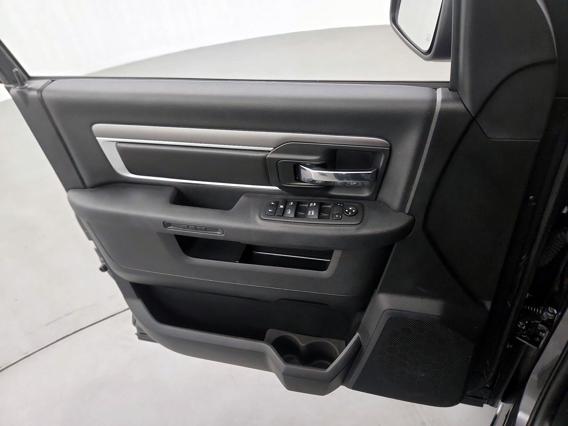 Thumbnail: 2022 RAM 1500 Classic - 12