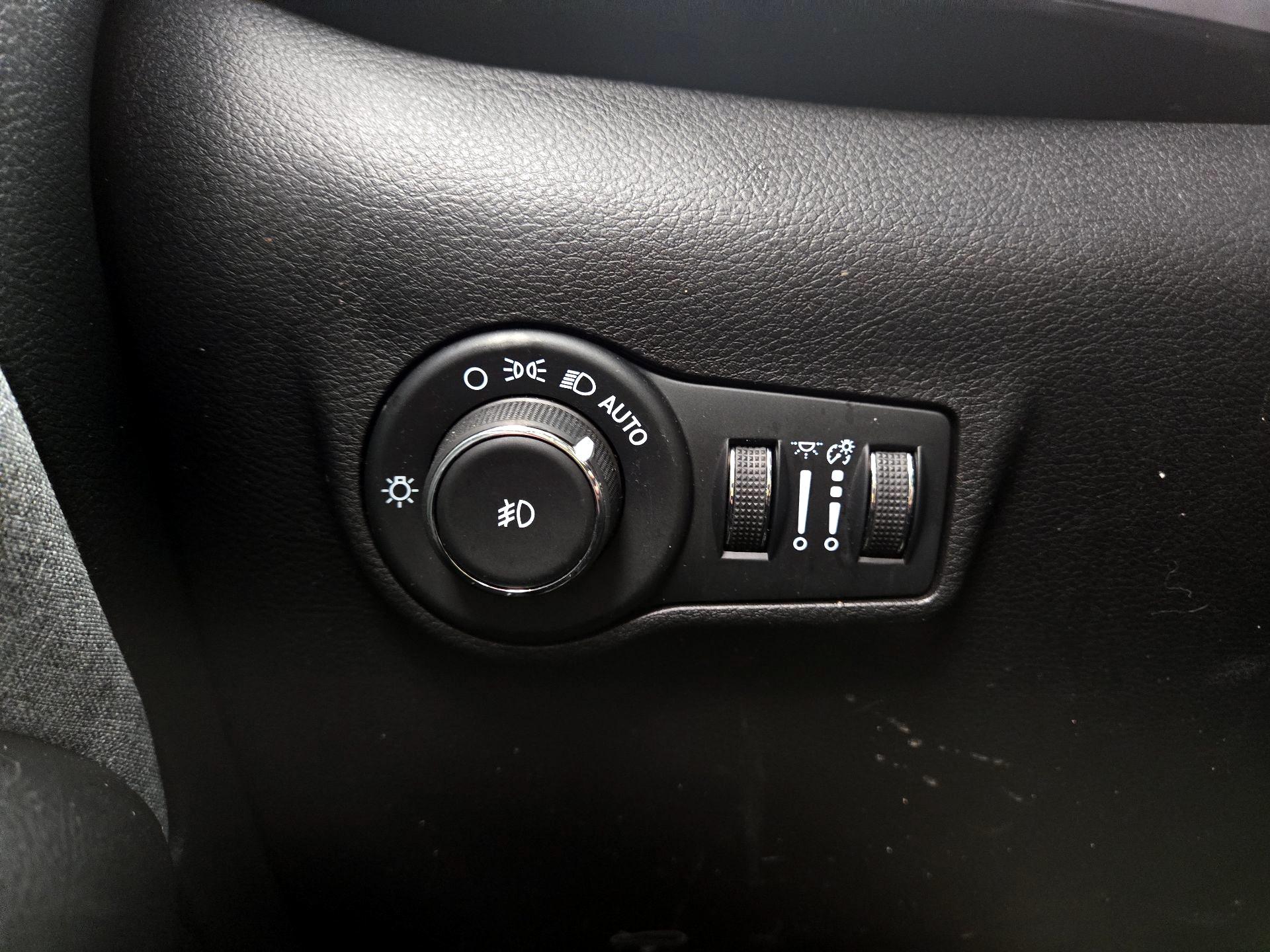 Thumbnail: 2022 Jeep Compass - 13