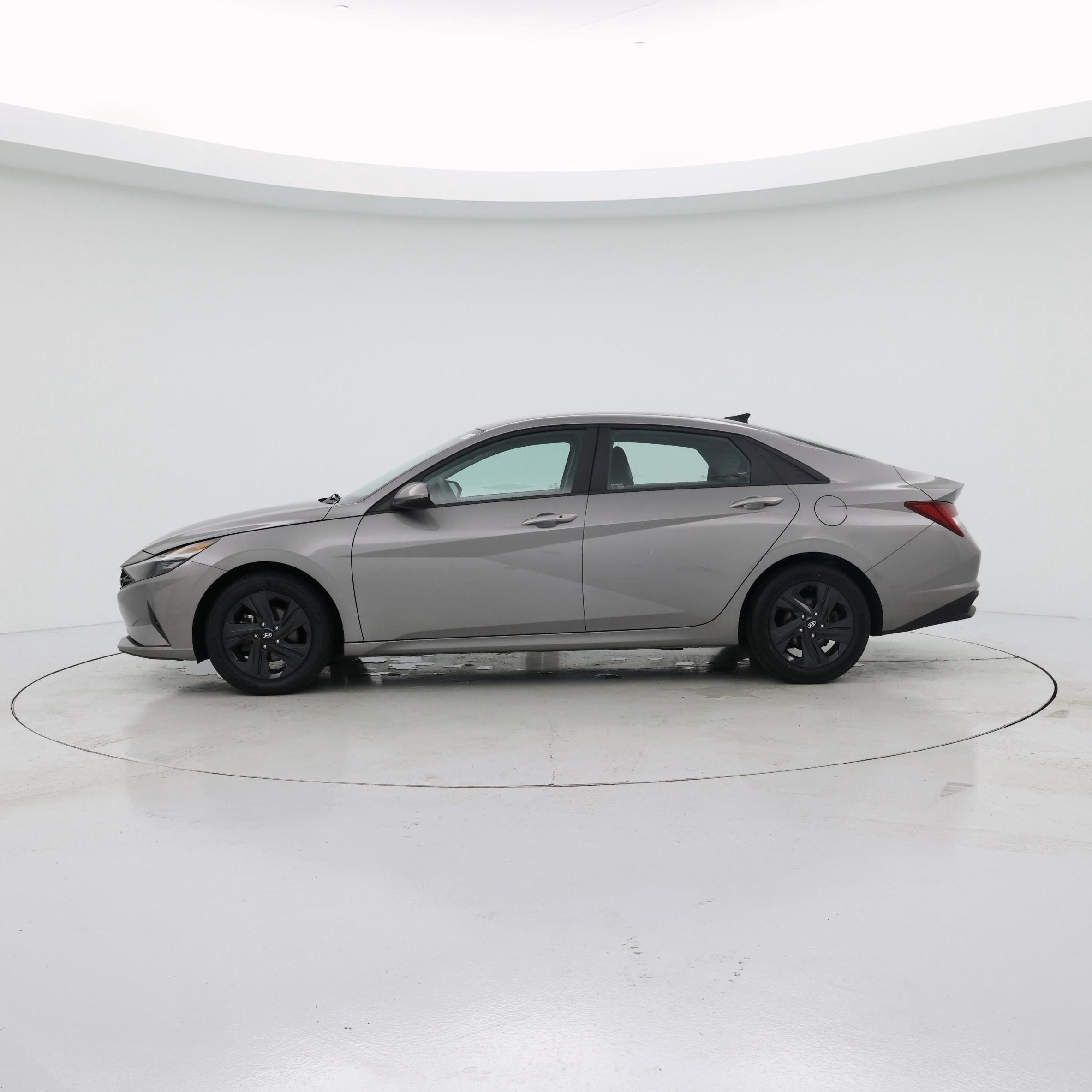 Thumbnail: 2022 Hyundai Elantra - 3