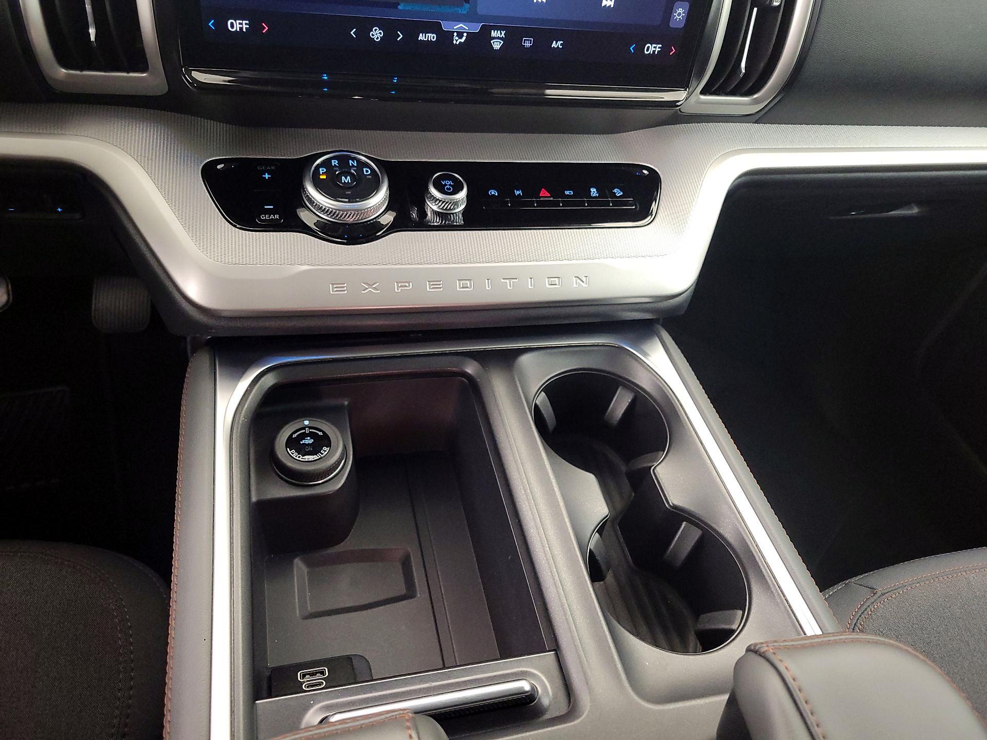 Thumbnail: 2025 Ford Expedition - 17
