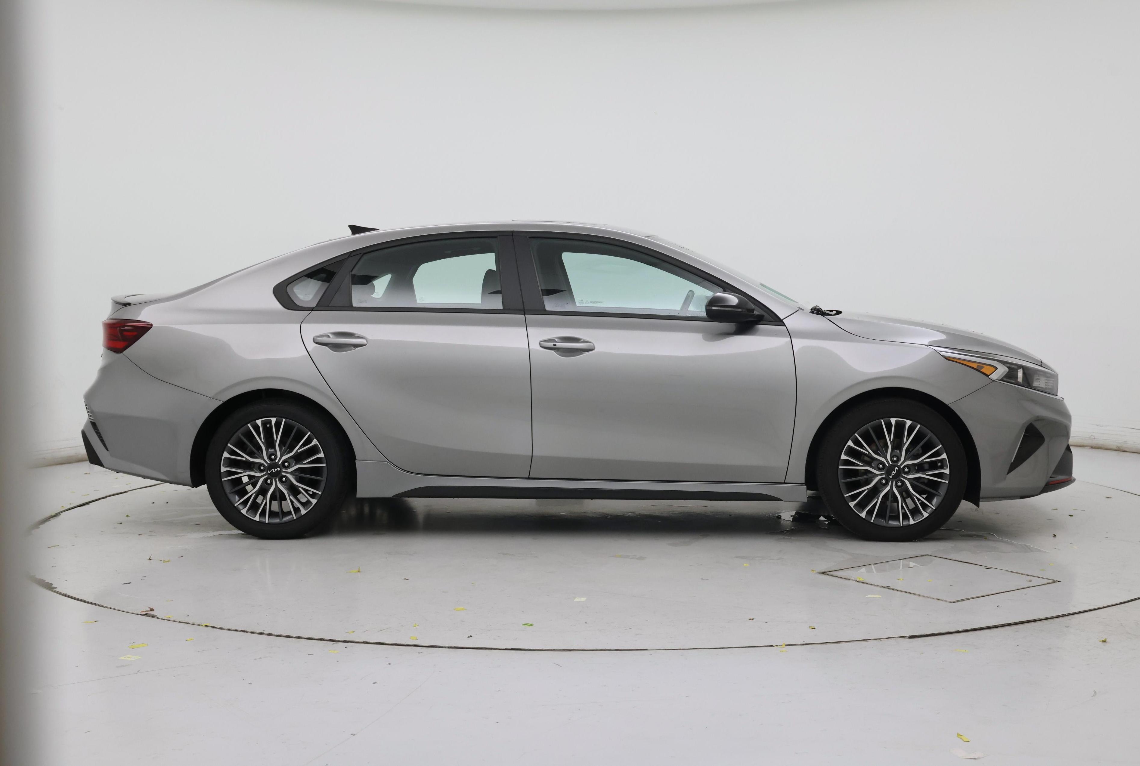Thumbnail: 2023 Kia Forte - 7