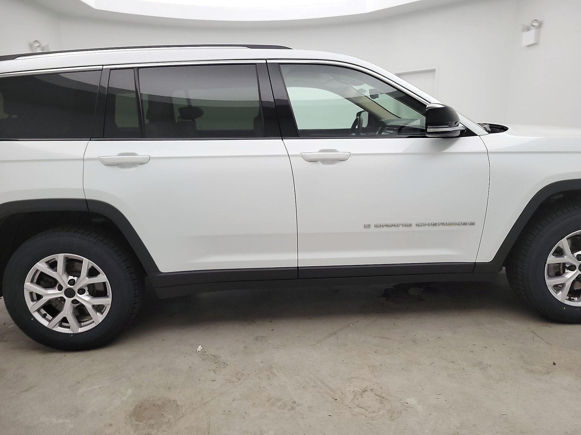 Thumbnail: 2022 Jeep Grand Cherokee L - 4
