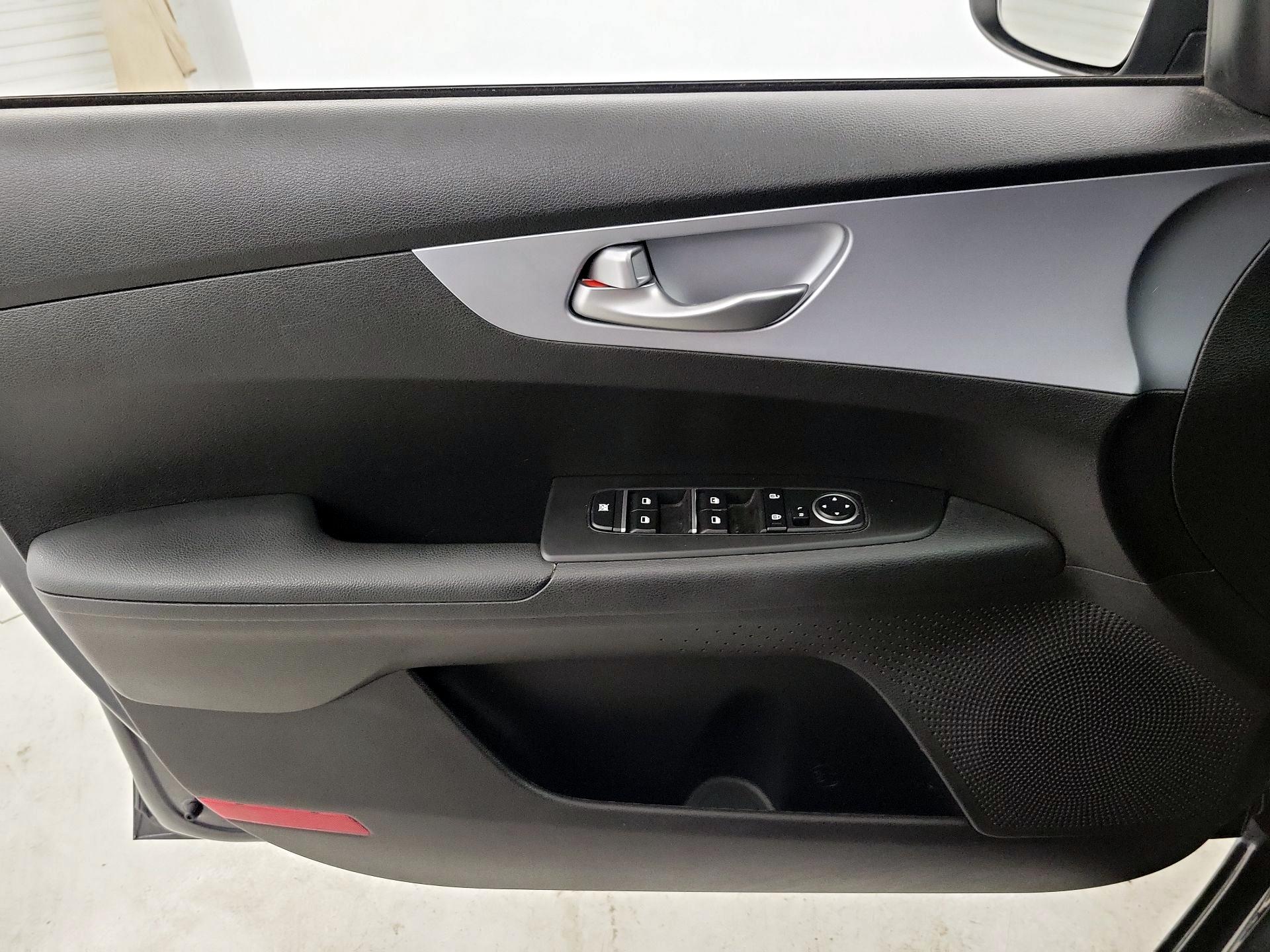 Thumbnail: 2023 Kia Forte - 12