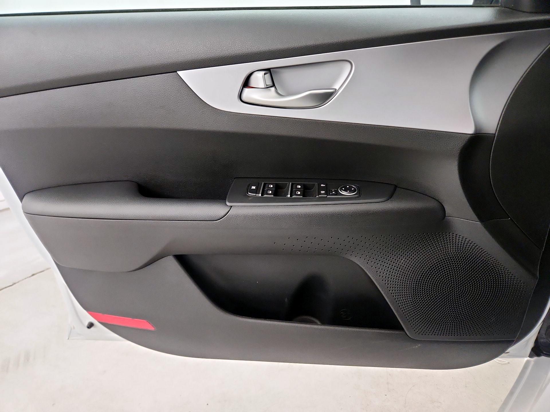 Thumbnail: 2023 Kia Forte - 10