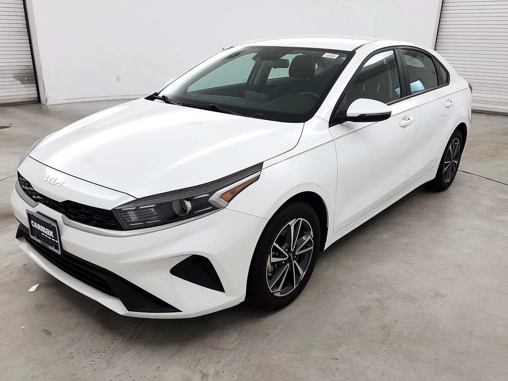 Thumbnail: 2023 Kia Forte - 3