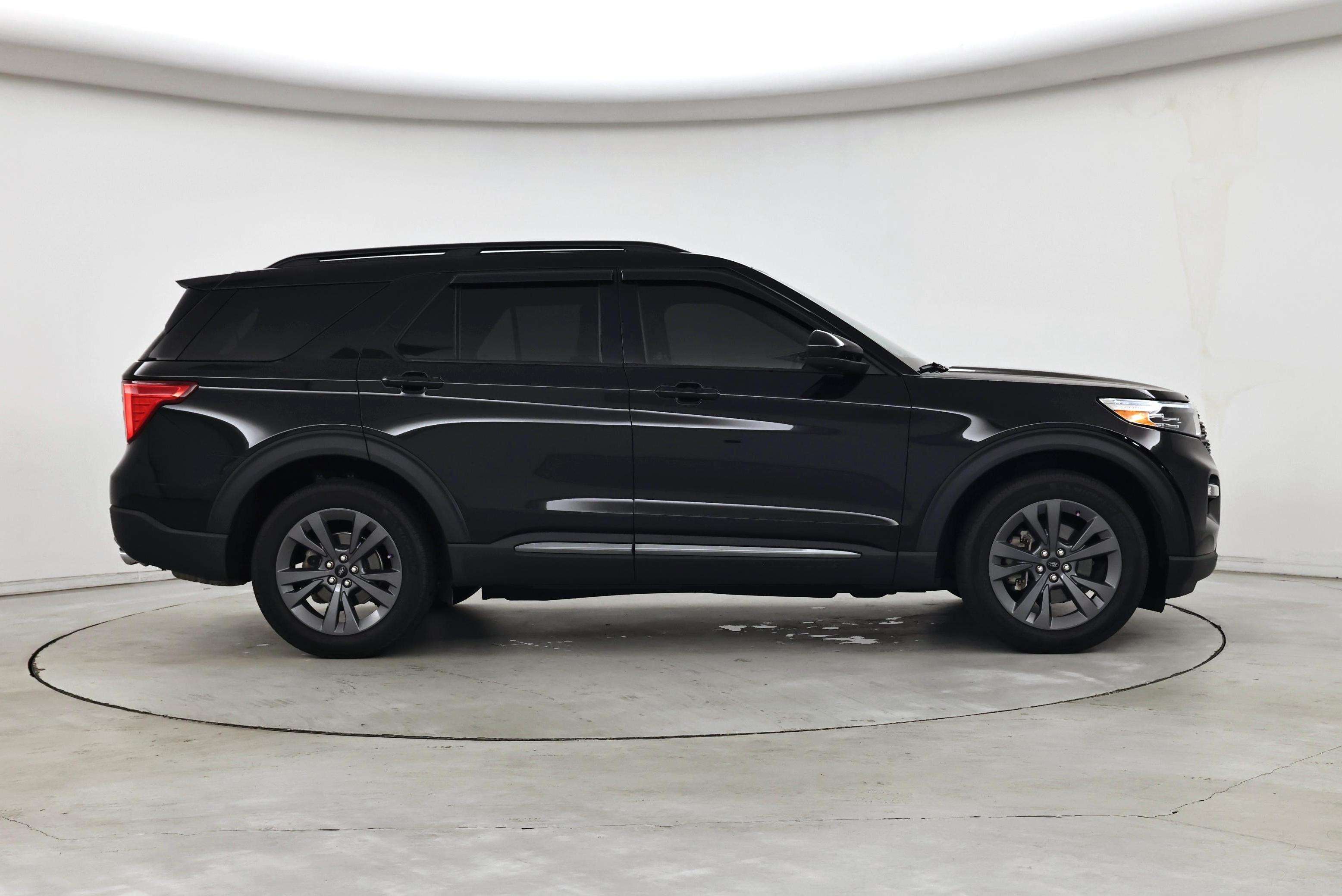 Thumbnail: 2023 Ford Explorer - 7