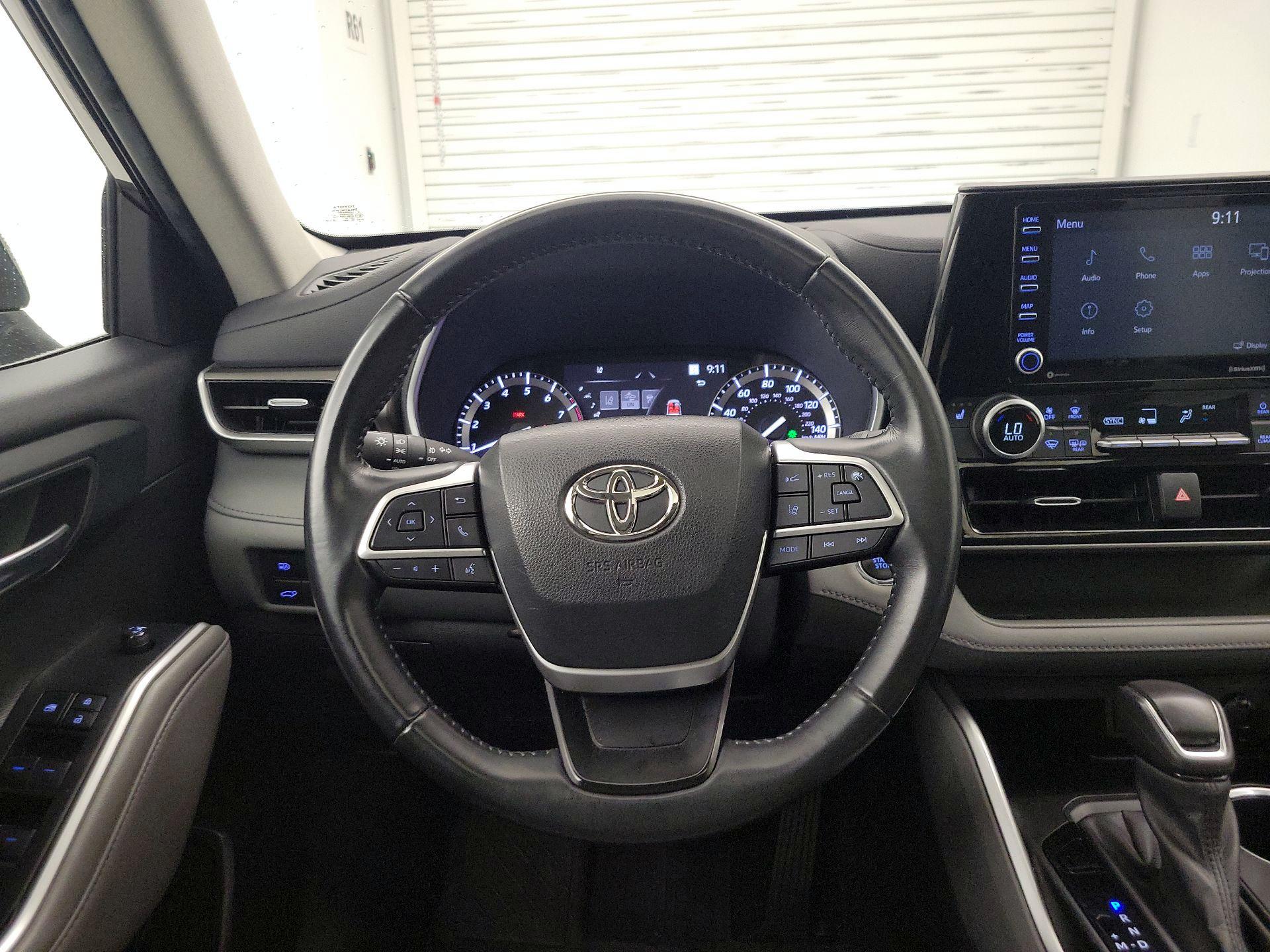 Thumbnail: 2022 Toyota Highlander - 10