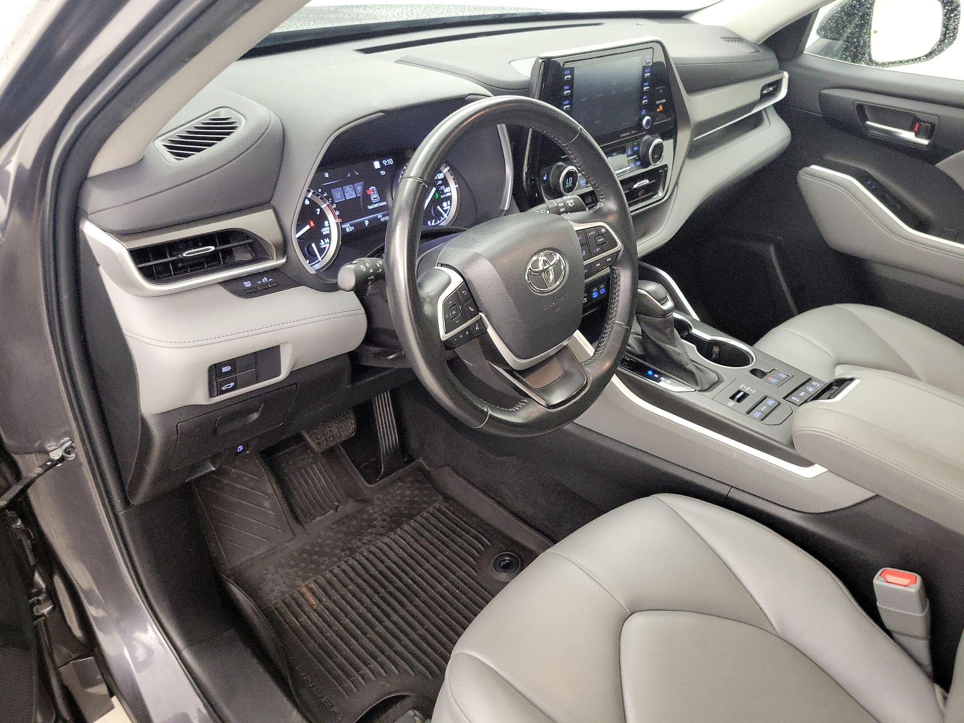 Thumbnail: 2022 Toyota Highlander - 11