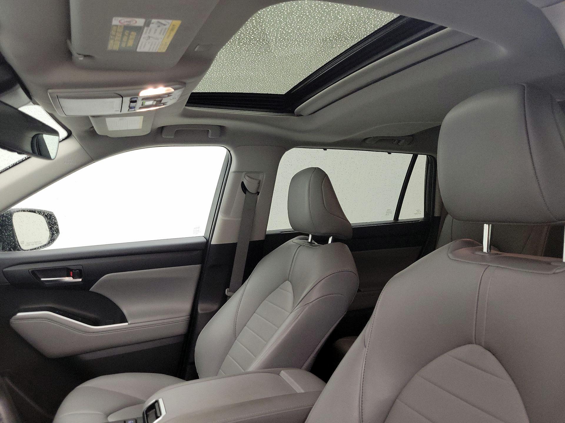 Thumbnail: 2022 Toyota Highlander - 19