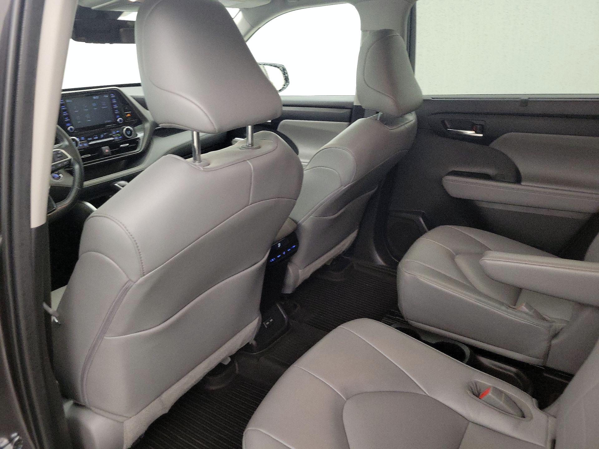 Thumbnail: 2022 Toyota Highlander - 20