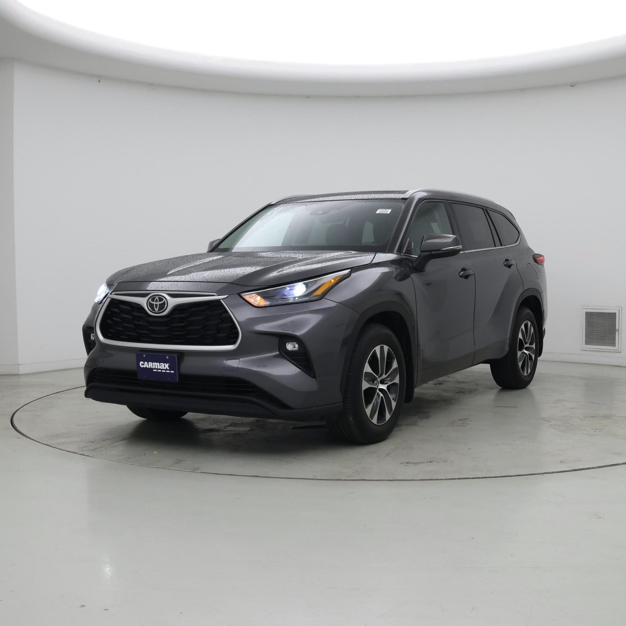 Thumbnail: 2022 Toyota Highlander - 4