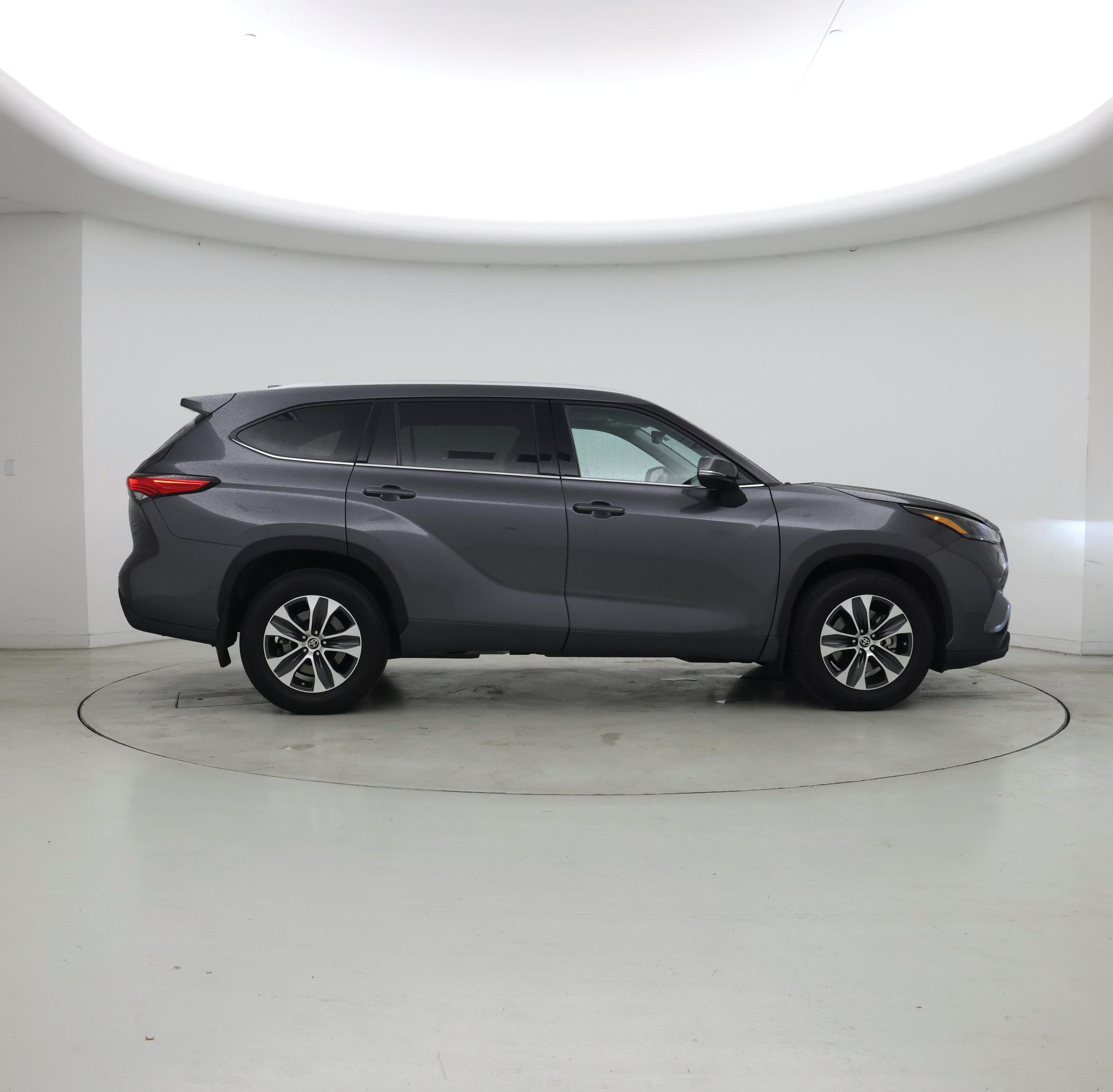 Thumbnail: 2022 Toyota Highlander - 7