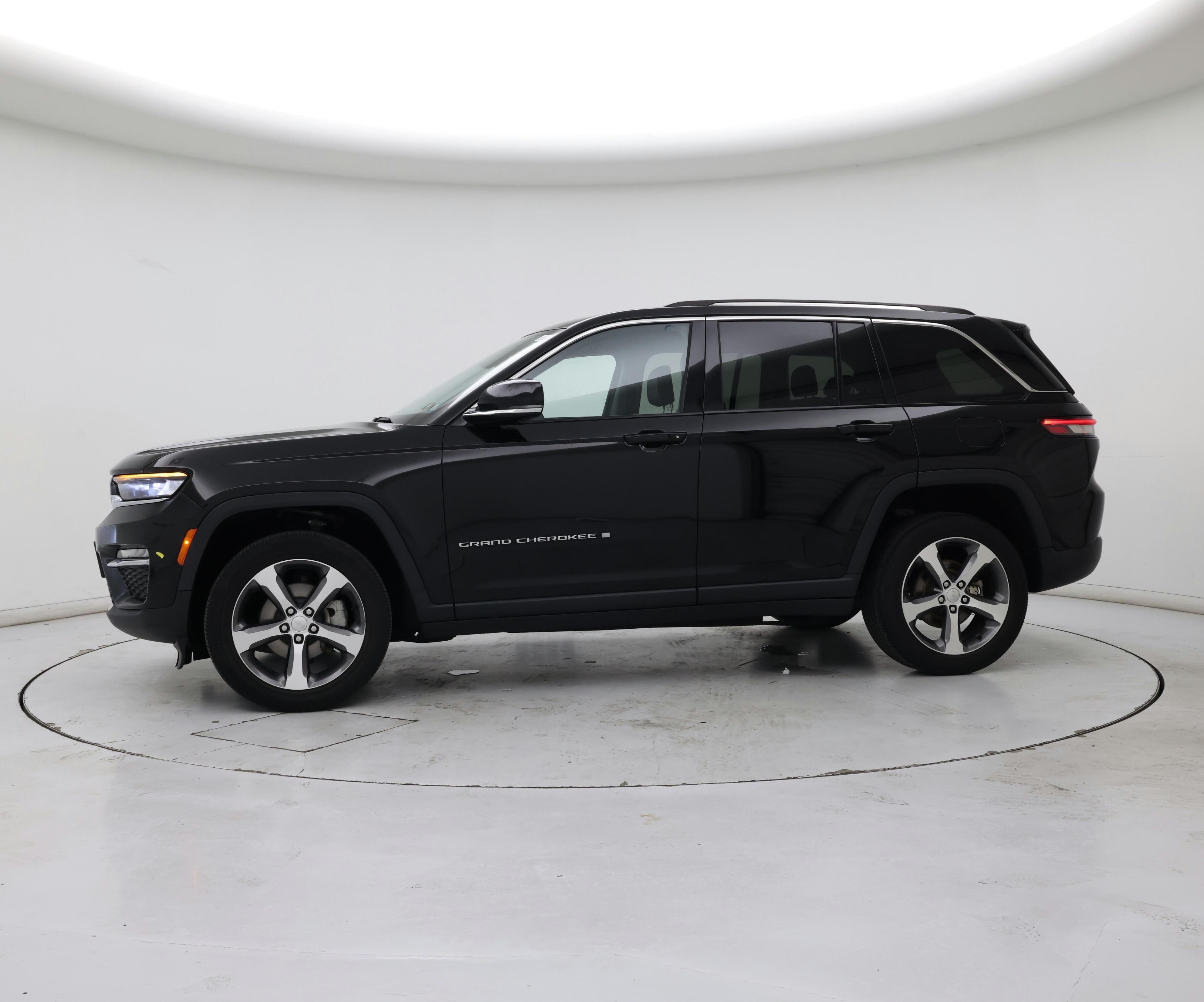 Thumbnail: 2023 Jeep Grand Cherokee - 3