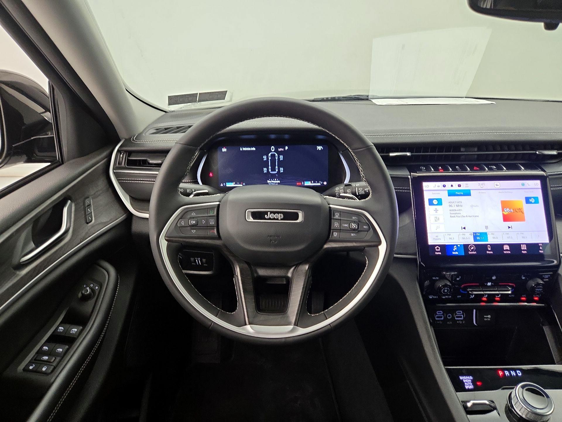Thumbnail: 2023 Jeep Grand Cherokee L - 10