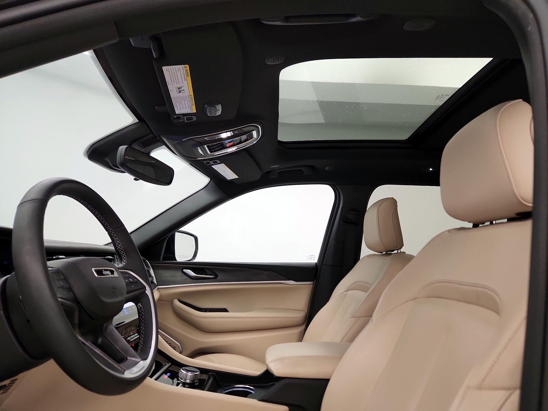 Thumbnail: 2023 Jeep Grand Cherokee - 20